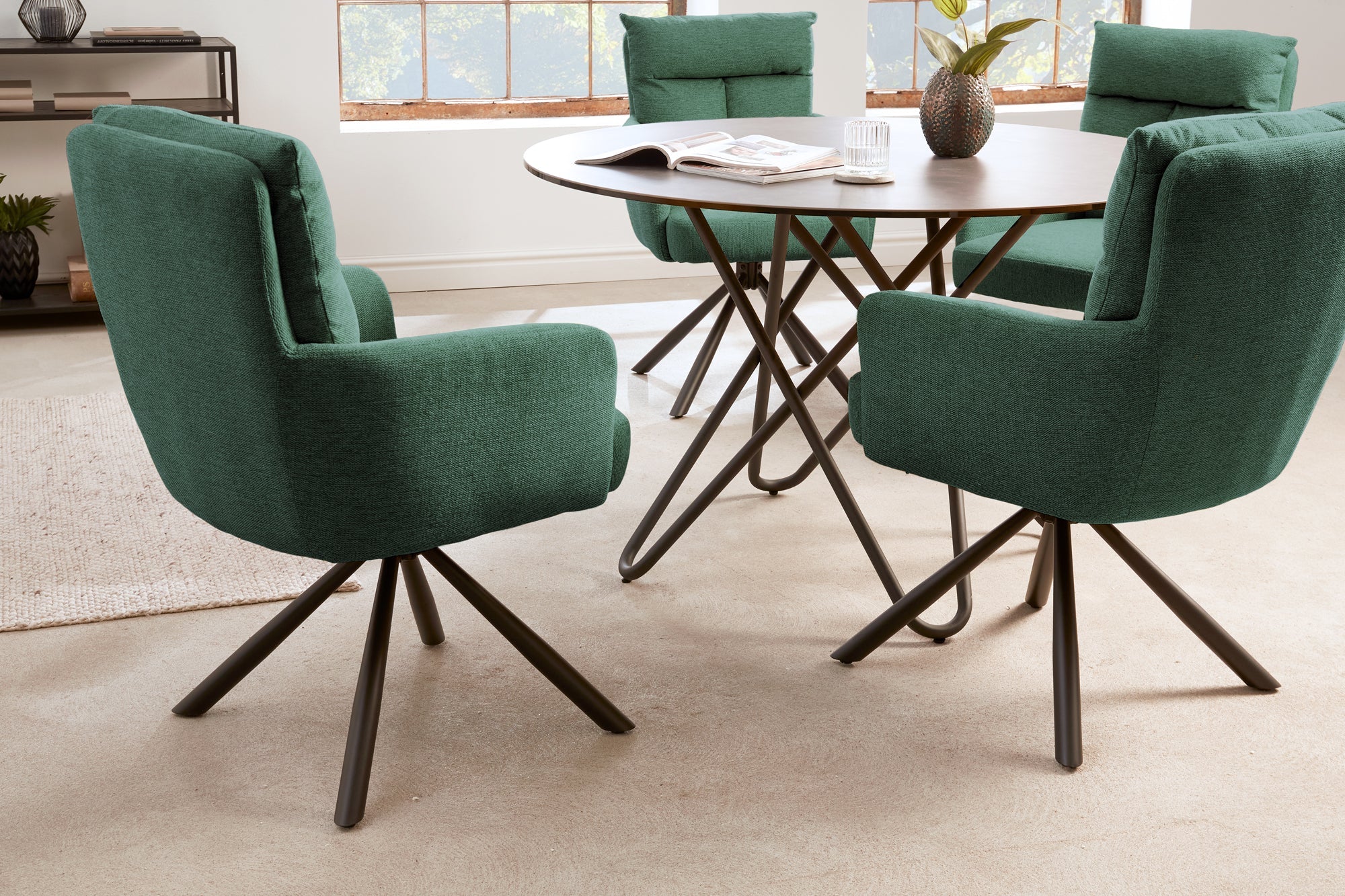 Lote de 2 sillas giratorias retro BIG GEORGE verdes con reposabrazos y tapicería de muelles Bonnell