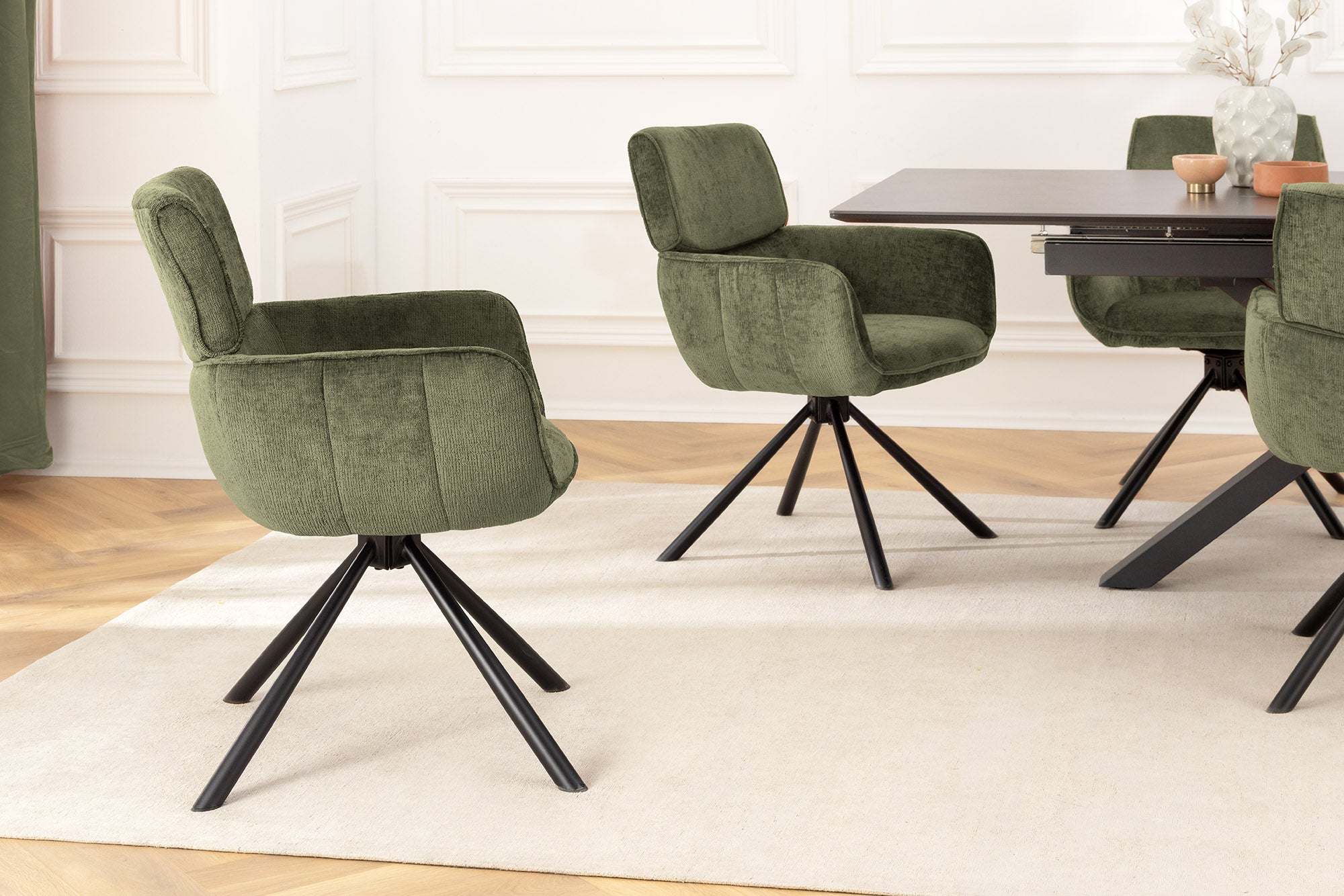 Juego de 2x sillas giratorias retro UNIQUE de chenilla verde con patas y reposabrazos de metal negro