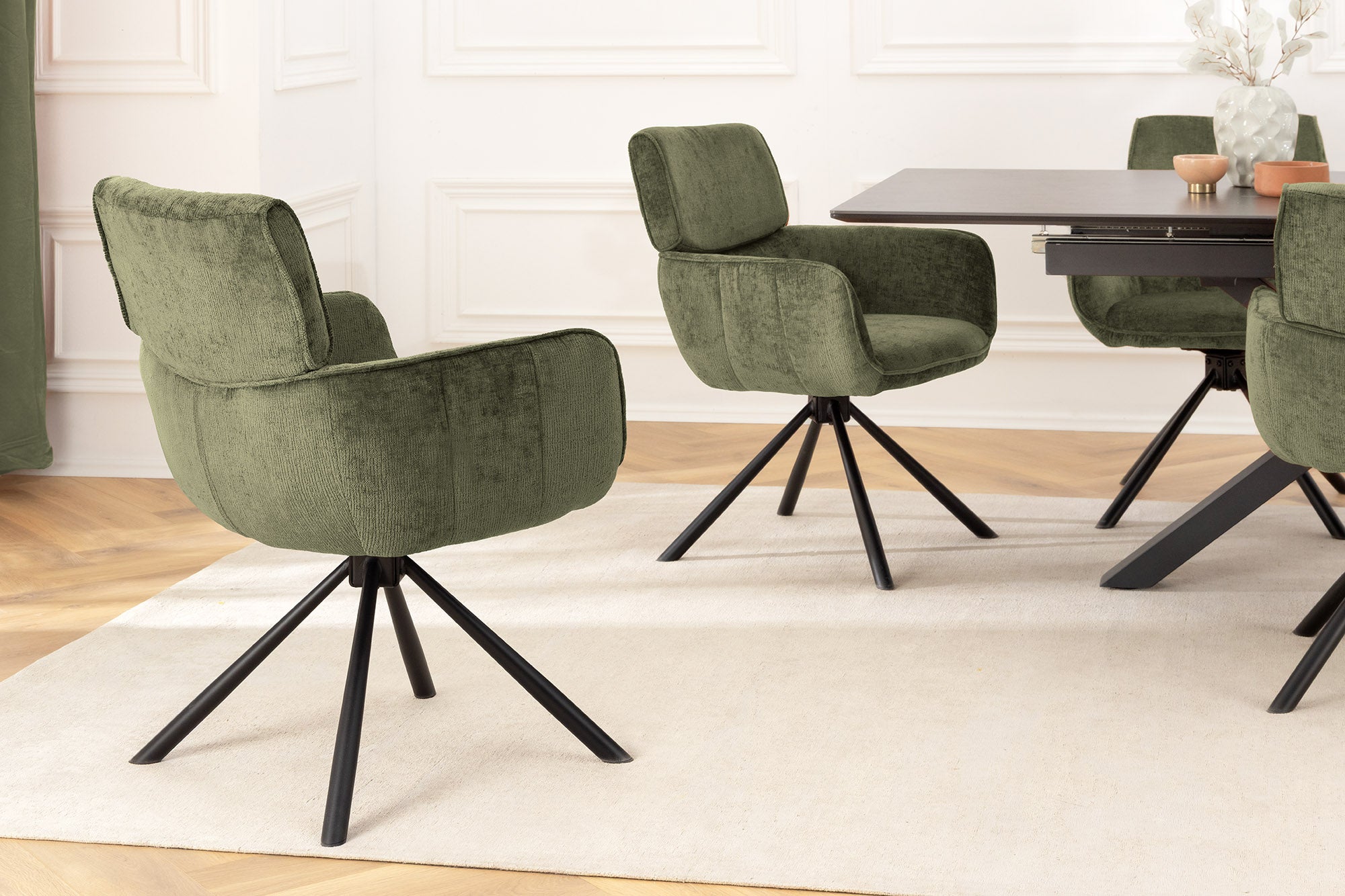 Juego de 2x sillas giratorias retro UNIQUE de chenilla verde con patas y reposabrazos de metal negro