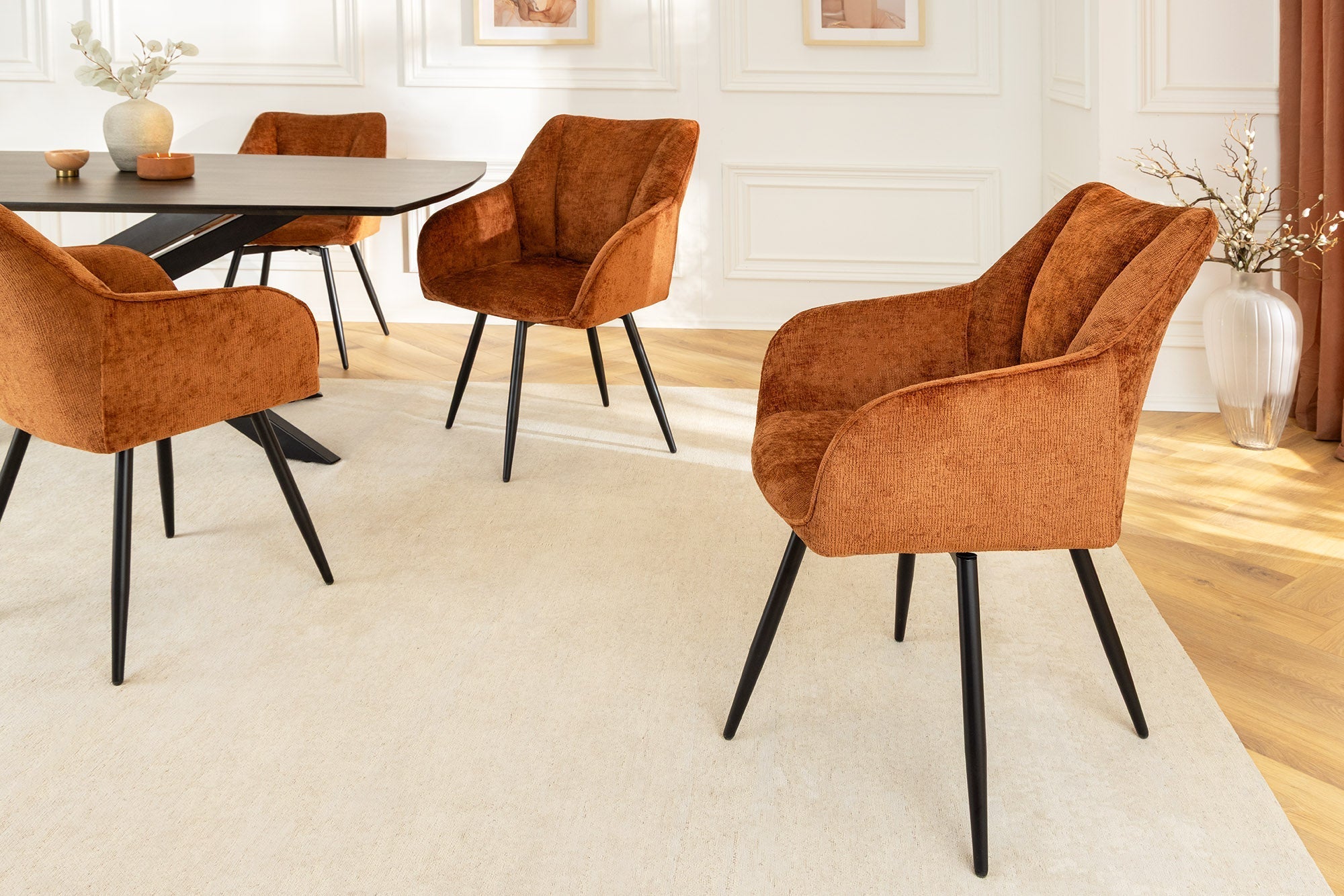 silla giratoria-retro-unica-chenille-marron-patas-de metal oxidado-negro-con-apoyabrazos_46319 (inv)