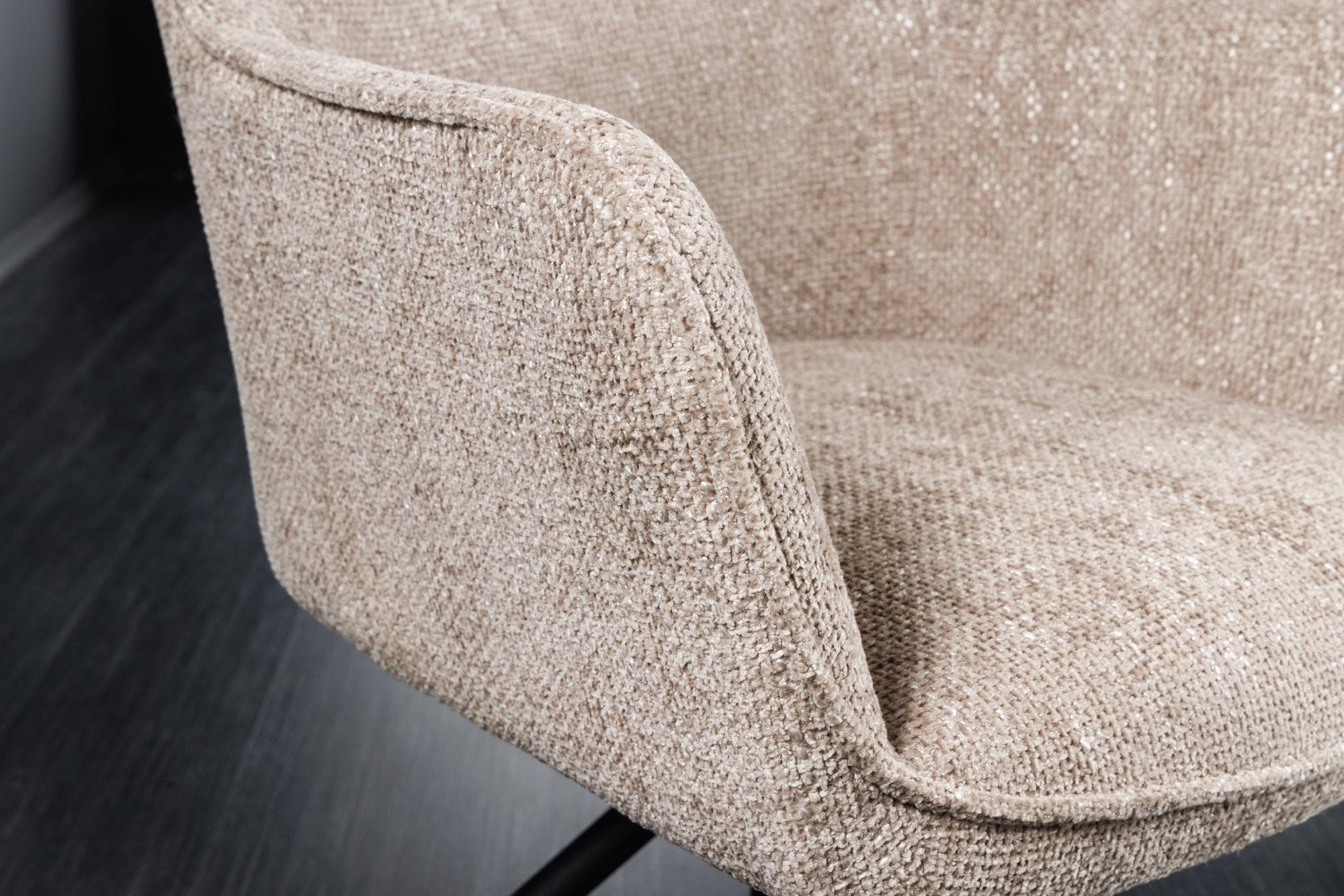 Lote de 2 sillas giratorias VERONA de tela con textura beige champán y brazos y patas de metal negro