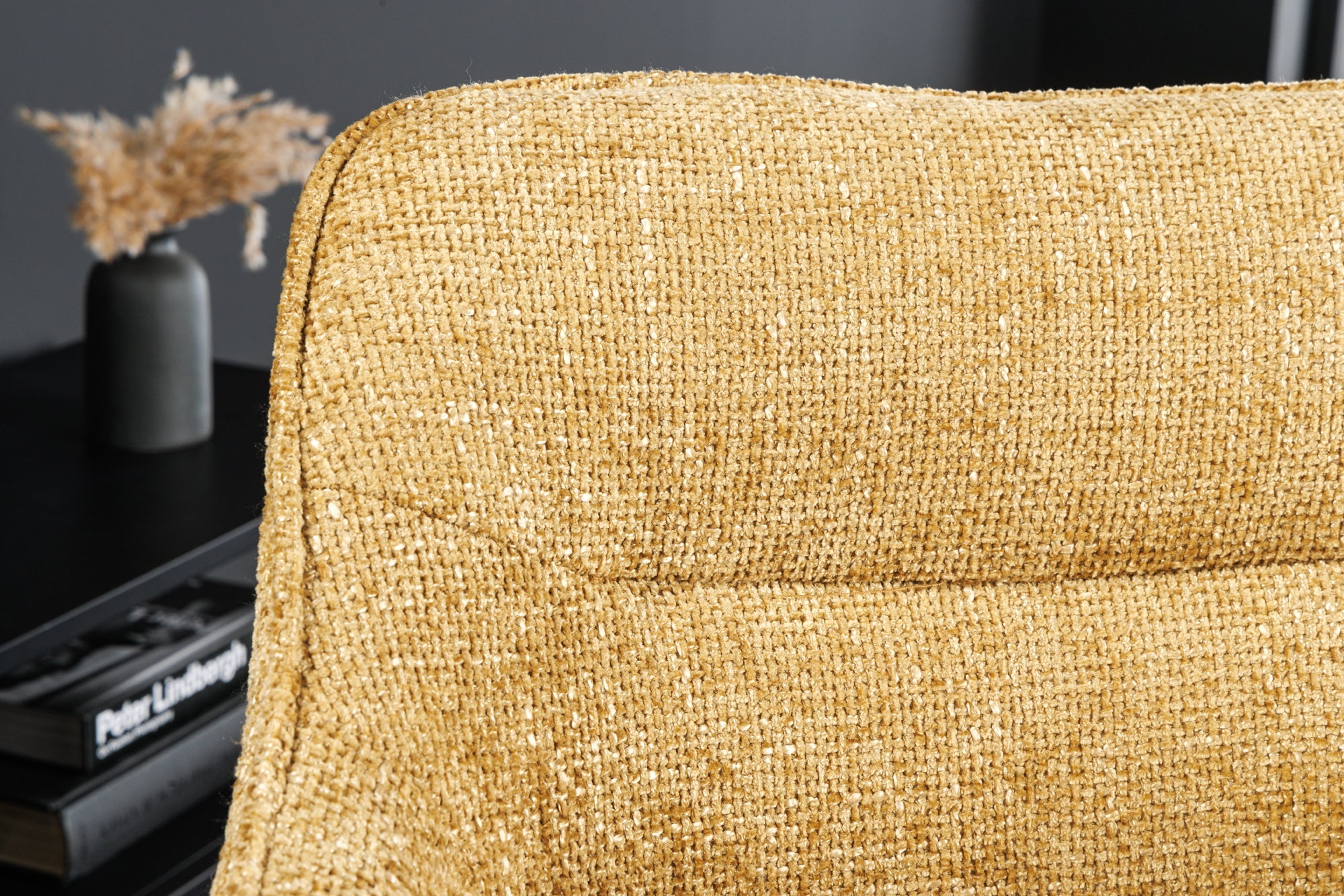 Lote de 2 sillas giratorias VERONA de tela texturizada amarillo mostaza con brazos y patas de metal negro