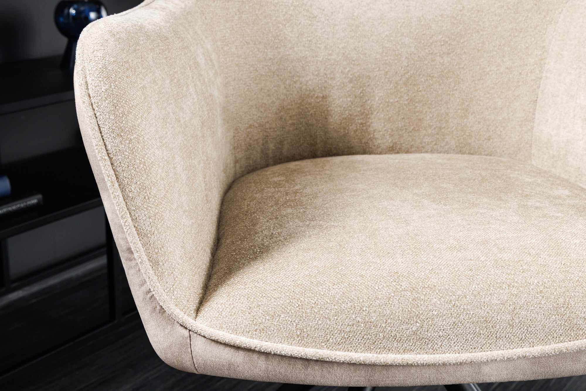 Lote de 2 sillas giratorias VERONA de tela con textura de terciopelo beige champán y reposabrazos con patas de metal negro