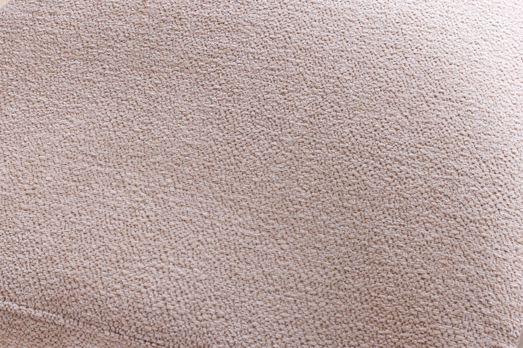 Lote de 2 sillas escandinavas BOUTIQUE en tejido texturizado beige con acabado en metal dorado champán cepillado