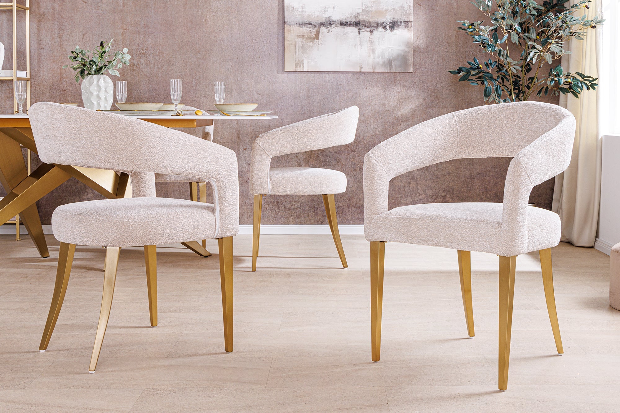 Lote de 2 sillas escandinavas BOUTIQUE en tejido texturizado beige con acabado en metal dorado champán cepillado