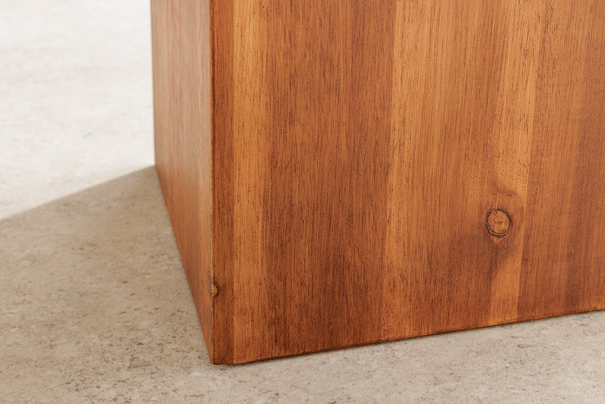Colonne décorative en bois massif COLUMNA 50cm table d’appoint en acacia marron