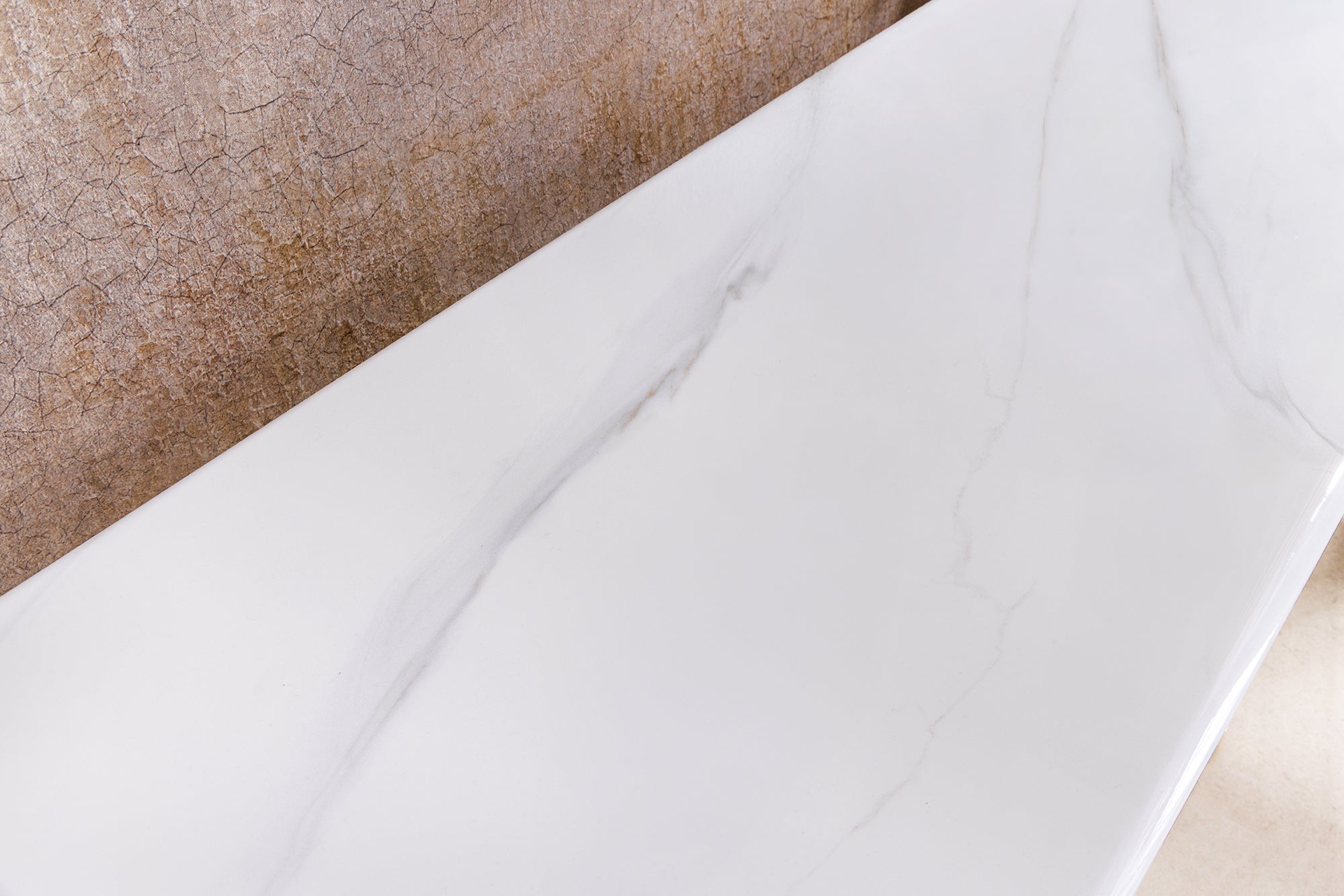 Consola de diseño ART LIVING 140cm mármol blanco cerámica champán oro cepillado