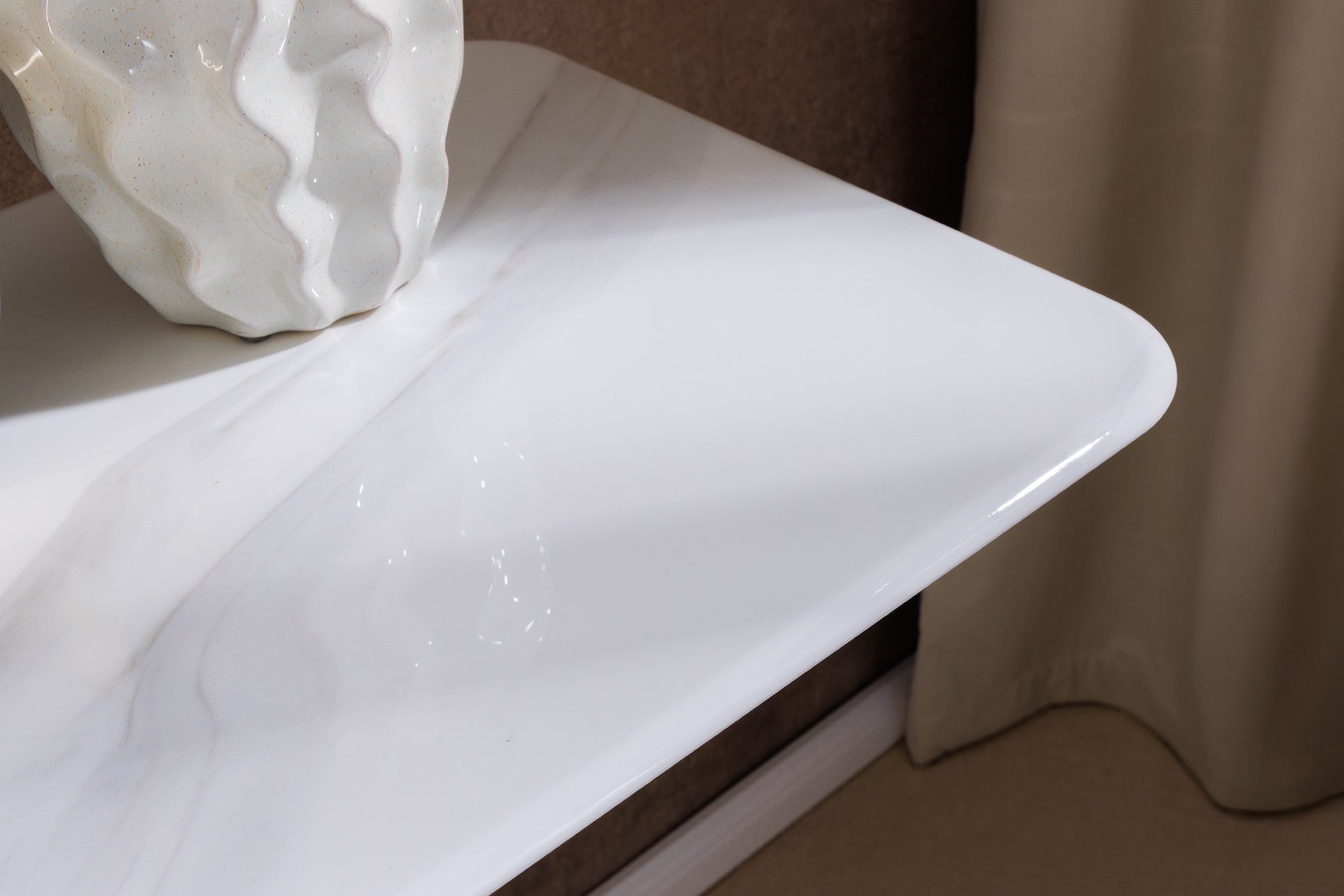 Consola de diseño ART LIVING 140cm mármol blanco cerámica champán oro cepillado