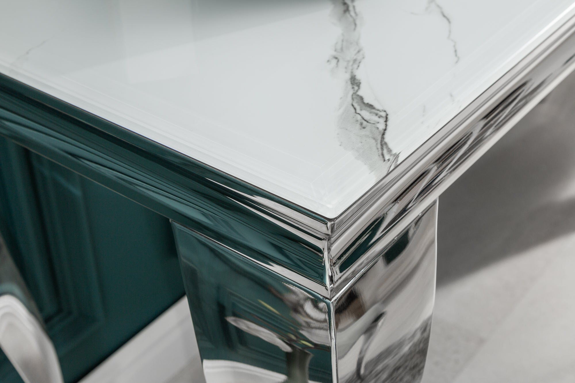 Elegante consola BAROQUE MODERNE 145 cm con tapa de cristal efecto mármol y patas de acero inoxidable