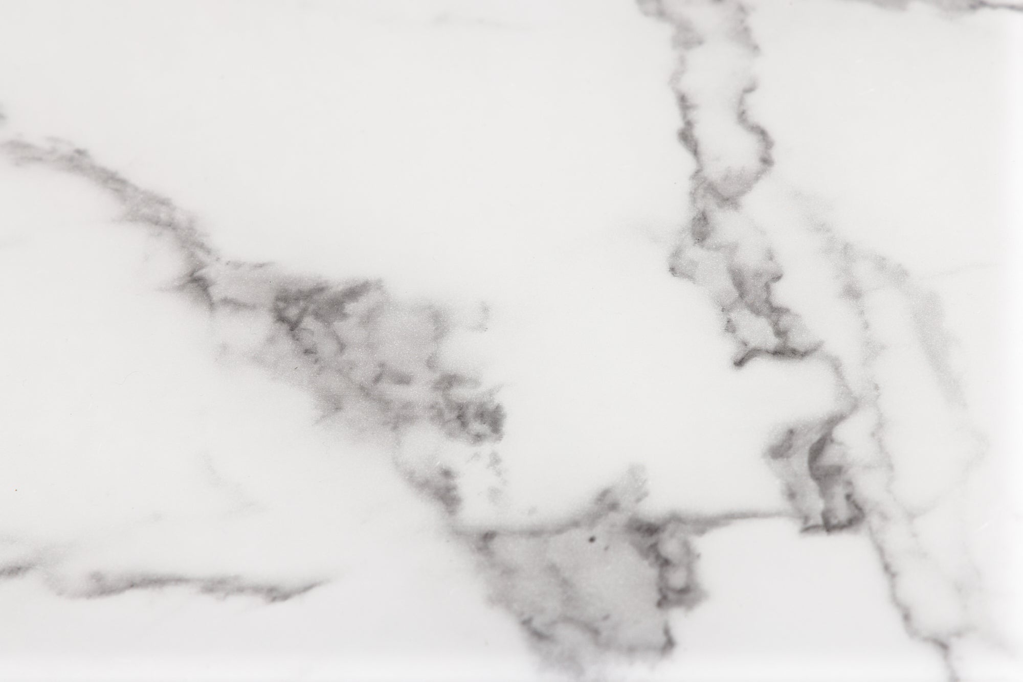 Elegante consola BOUTIQUE de 110 cm en cristal blanco con decoración de mármol y marco negro
