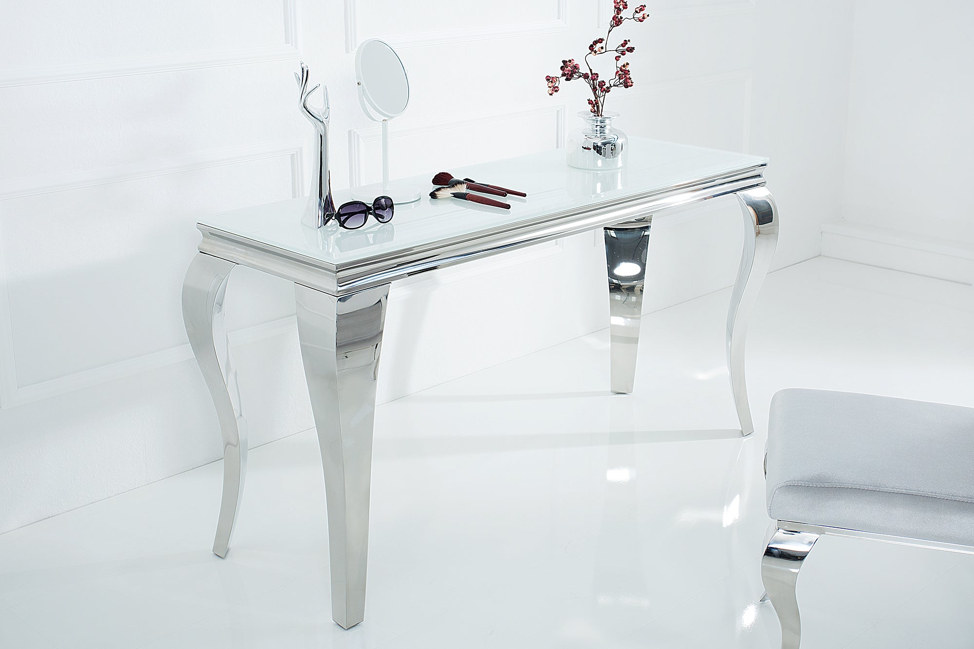 Elegante consola moderna de estilo barroco de 145 cm, cristal opal blanco, patas de acero inoxidable