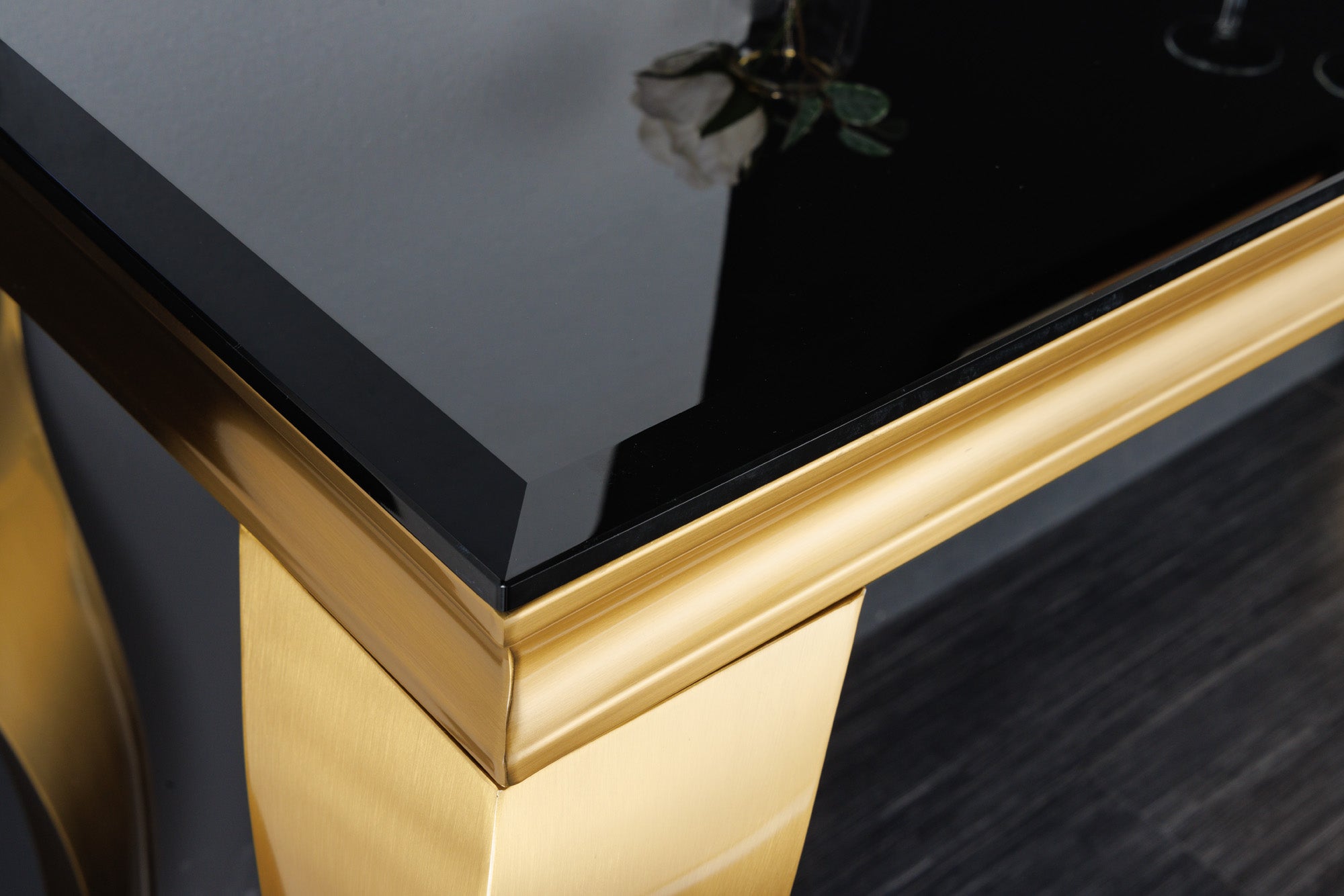Elegante consola moderna de estilo barroco de 145 cm, cristal opal negro, patas de acero inoxidable