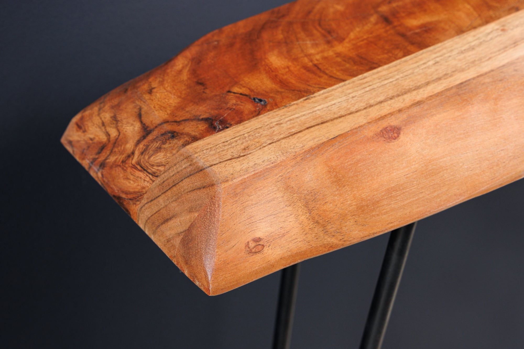 Consola de madera maciza WILD 105cm patas de acacia natural horquillas borde de árbol