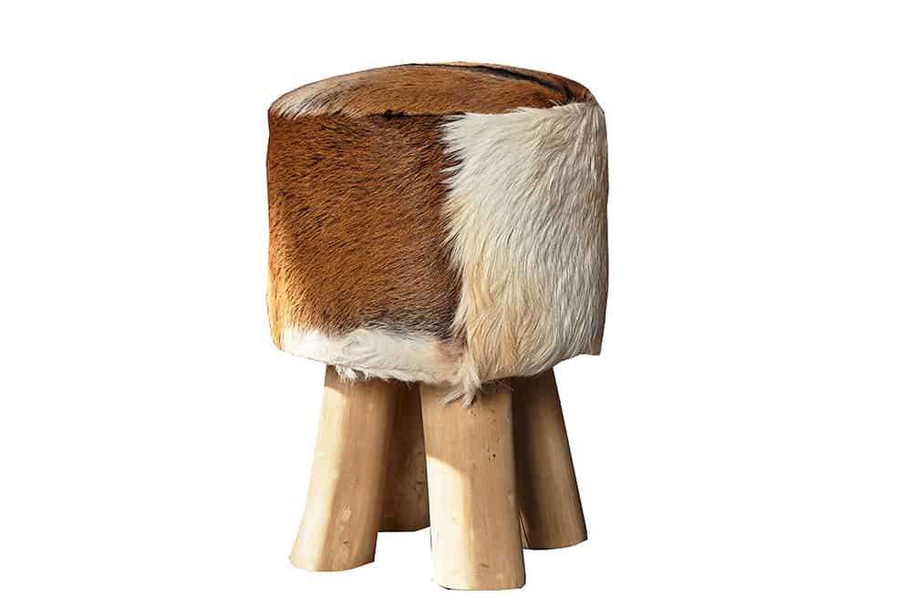 Design tabouret HIDE 45cm brun blanc avec peau de chèvre et bois de teck