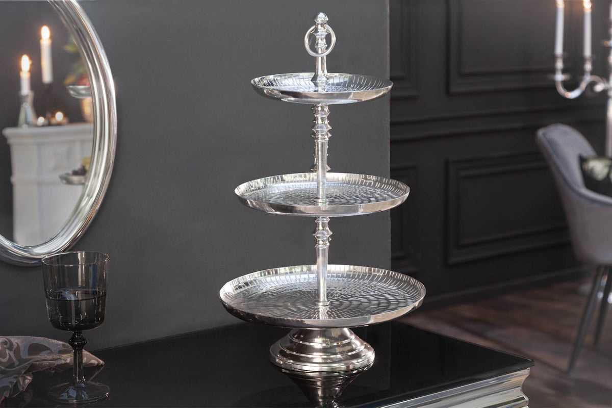 Élégant présentoir à gâteaux ORIENT 50 cm argenté au design marteau à riz avec trois niveaux