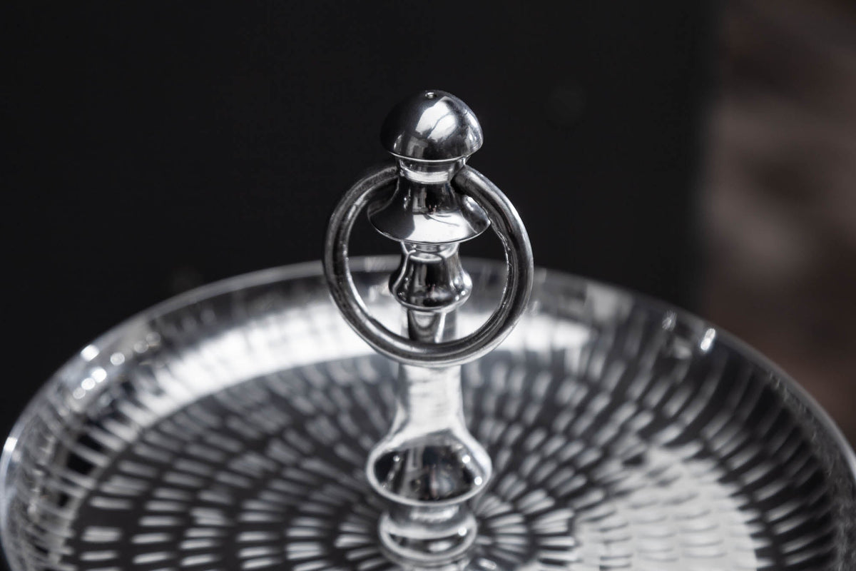 Élégant présentoir à gâteaux ORIENT 50 cm argenté au design marteau à riz avec trois niveaux