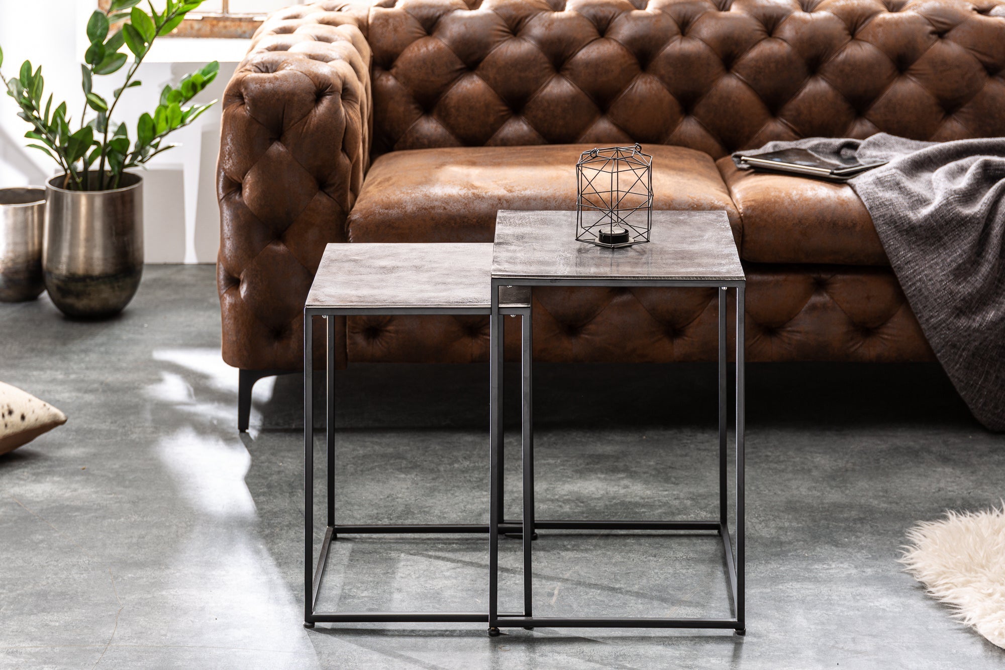 ensemble-de-2-tables-dappoint-faites-a-la-main-elements-40-cm-table-basse-argent-noir_40387 (inv)