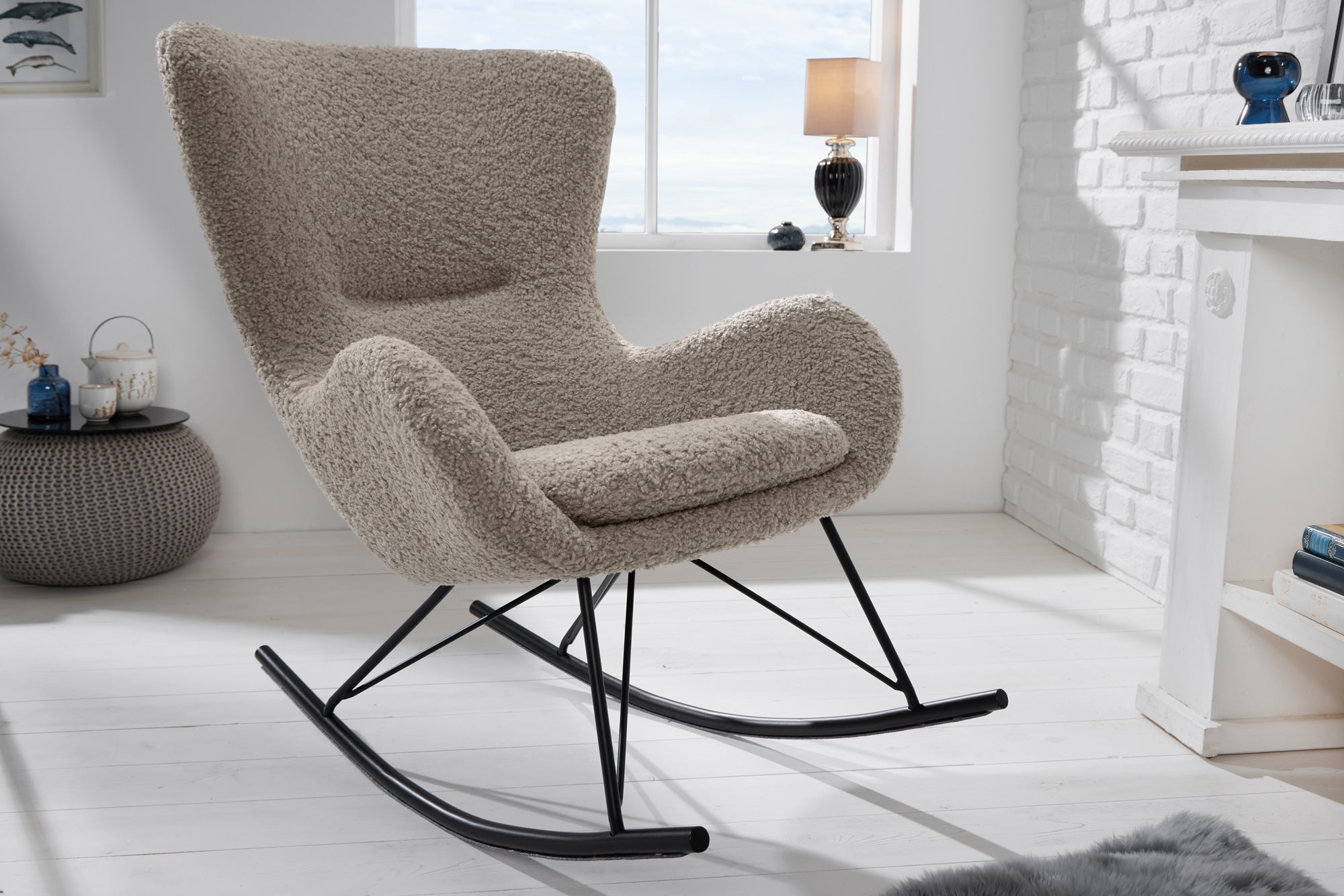 fauteuil-a-bascule-design-scandinavia-swing-champagne-grege-fauteuil-boucle-metal-noir_44149 (inv)