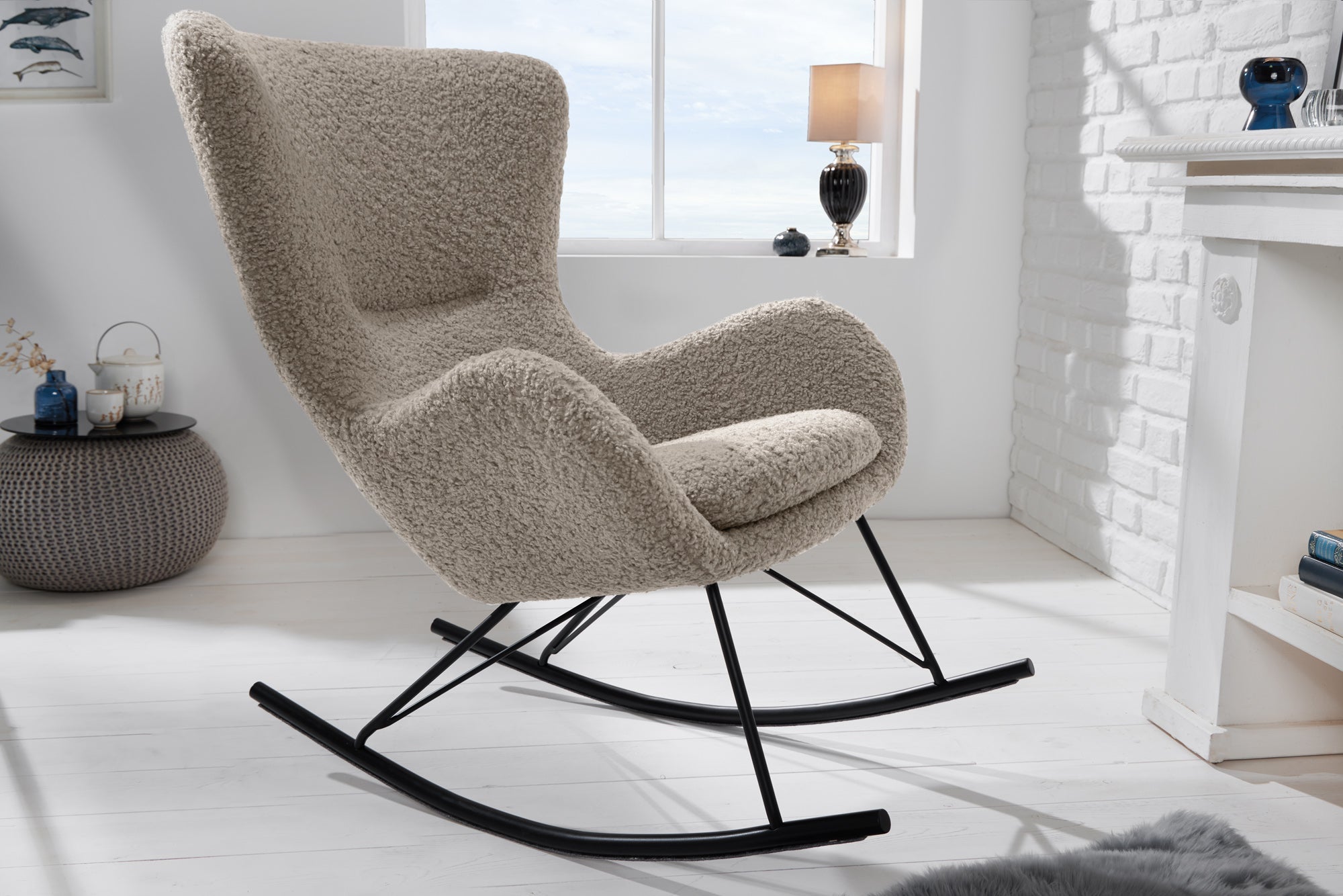 Fauteuil à bascule design SCANDINAVIA SWING champagne grège Fauteuil bouclé métal noir
