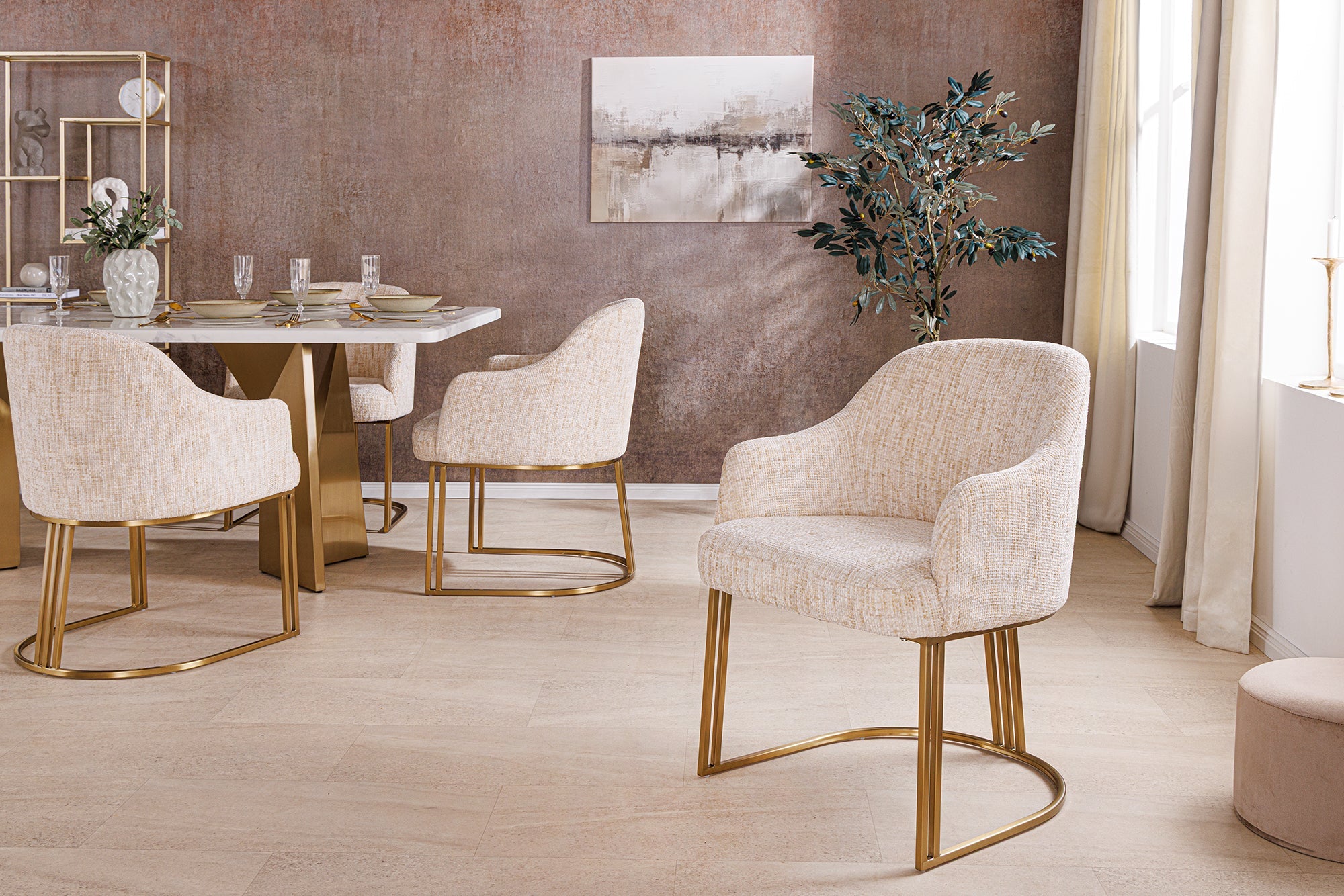 Lote de 2 sillones EXTRAVAGANCIA con reposabrazos en metal dorado champán cepillado Tela de chenilla beige