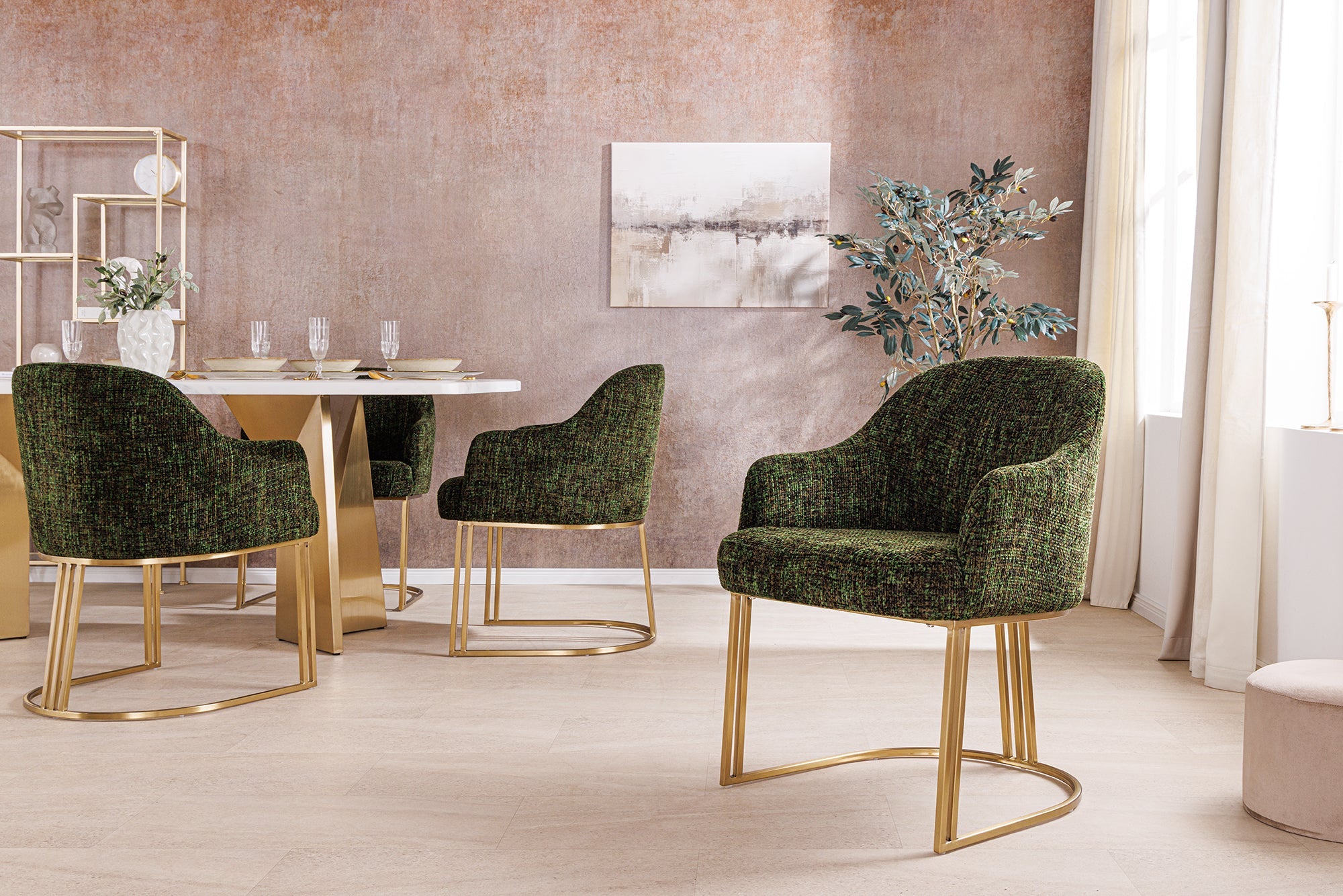 Juego de 2 sillones EXTRAVAGANCIA con reposabrazos en tejido de chenilla verde oscuro con acabado en metal cepillado dorado champán