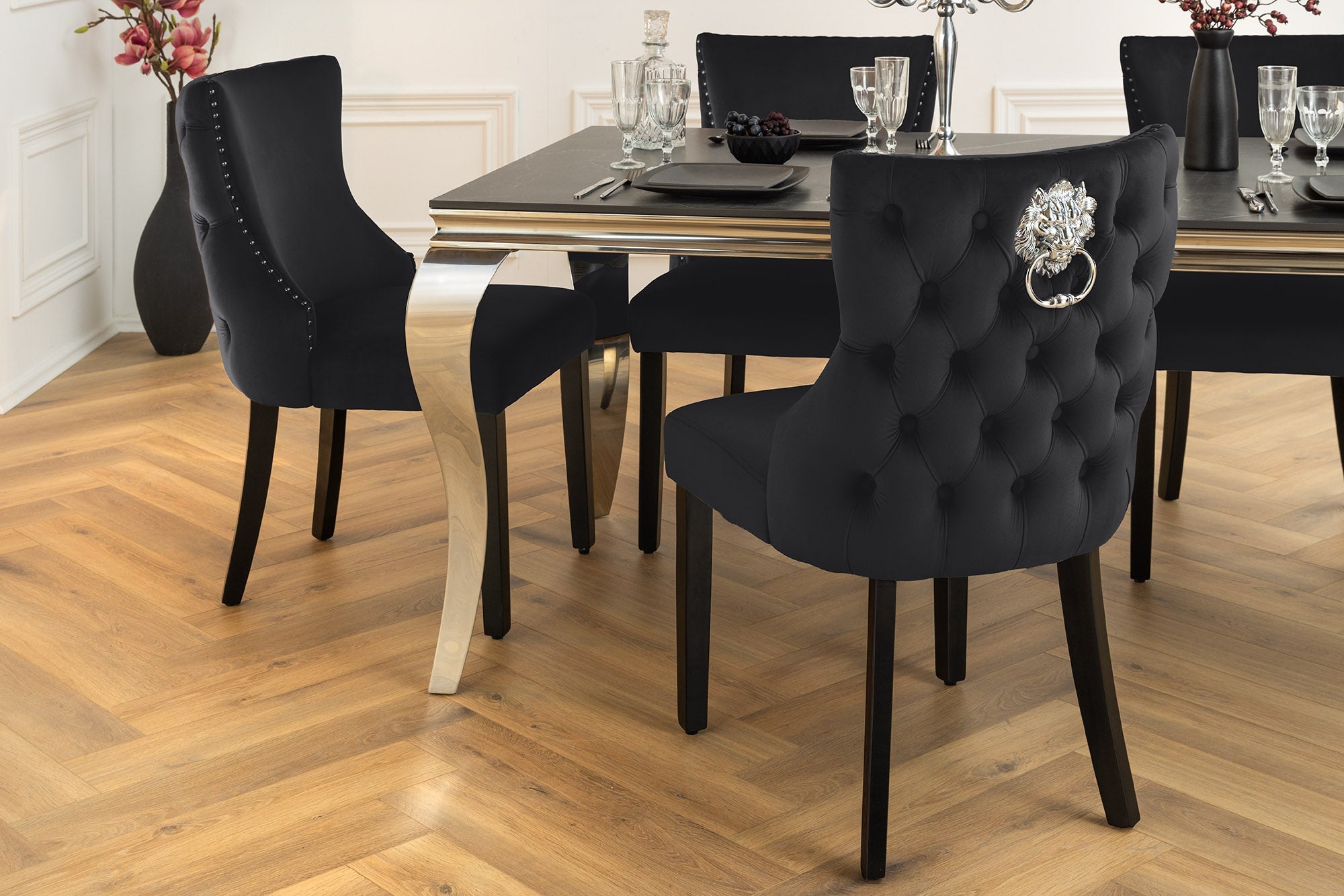 Lote de 2x sillones Chesterfield CASTLE DELUXE de terciopelo negro con remaches de cabeza de león