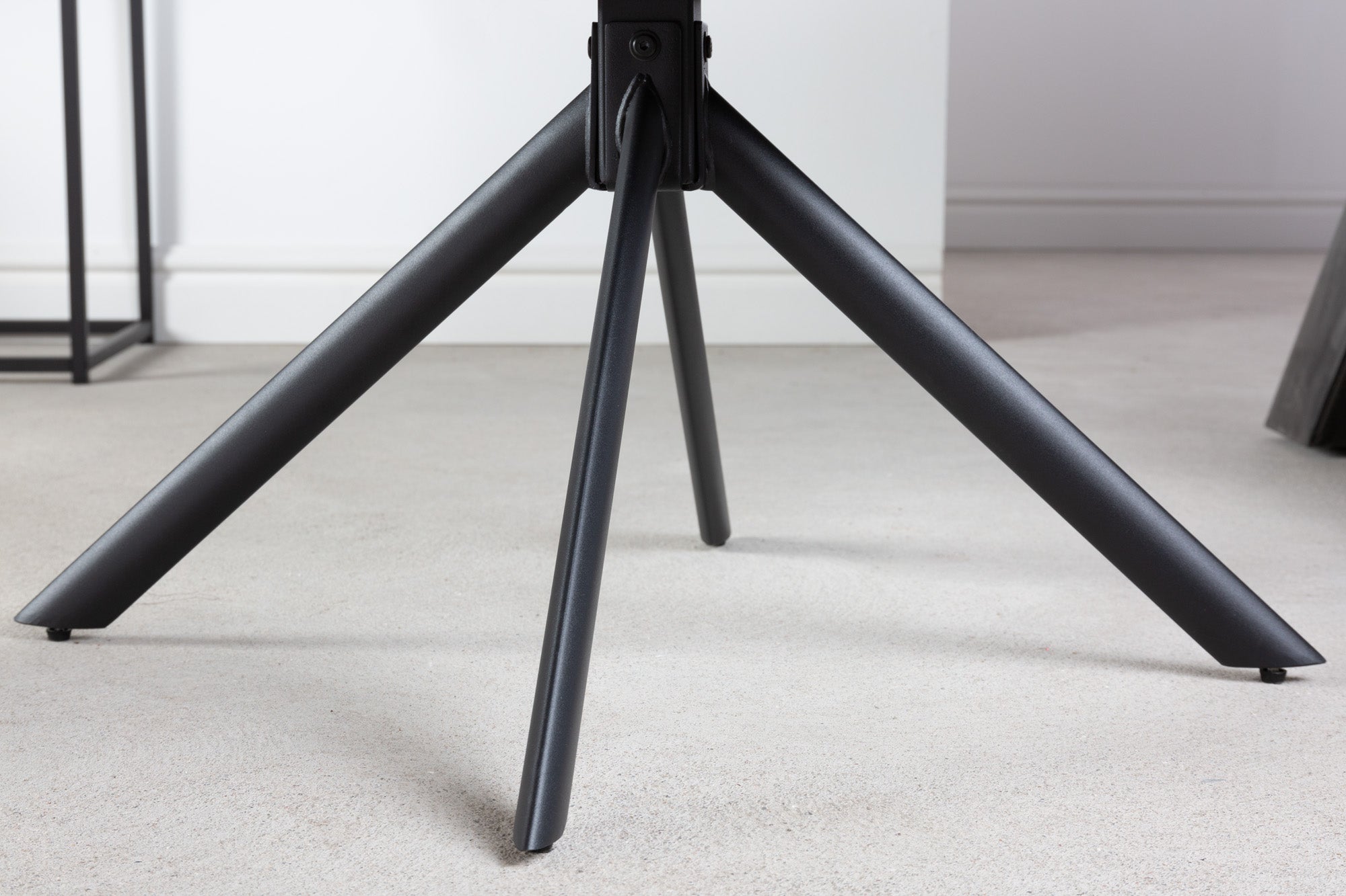 Lote de 2x sillones giratorios PAPILLON de tela texturada verde oscuro con reposabrazos, costuras decorativas, estructura negra