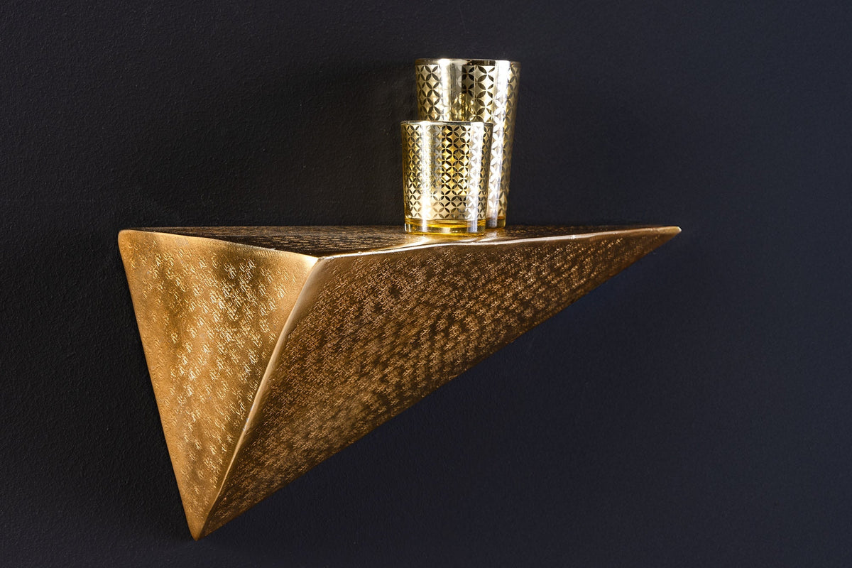 Handgefertigtes Wandregal PYRAMID 40cm gold antik Metall Hammerschlag Design