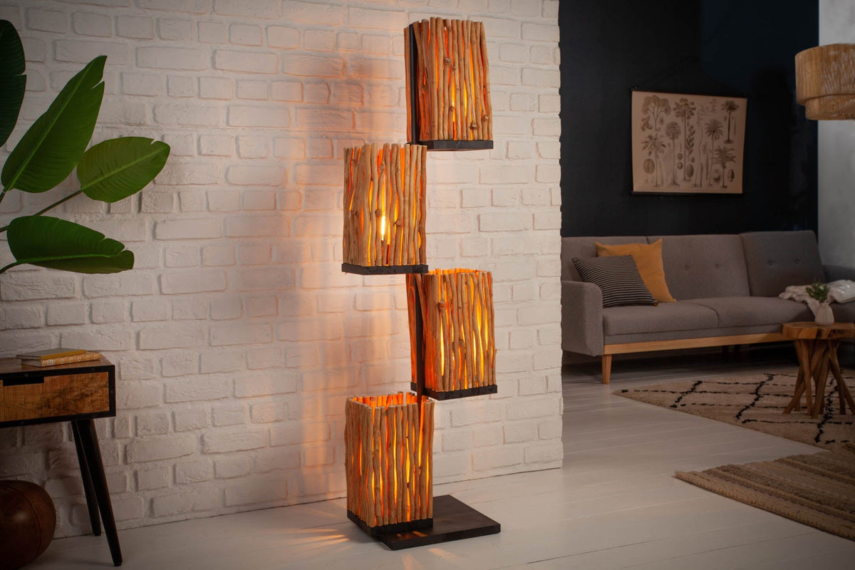 Lampadaire fait main EUPHORIA 154cm en bois de longane avec quatre abat-jour