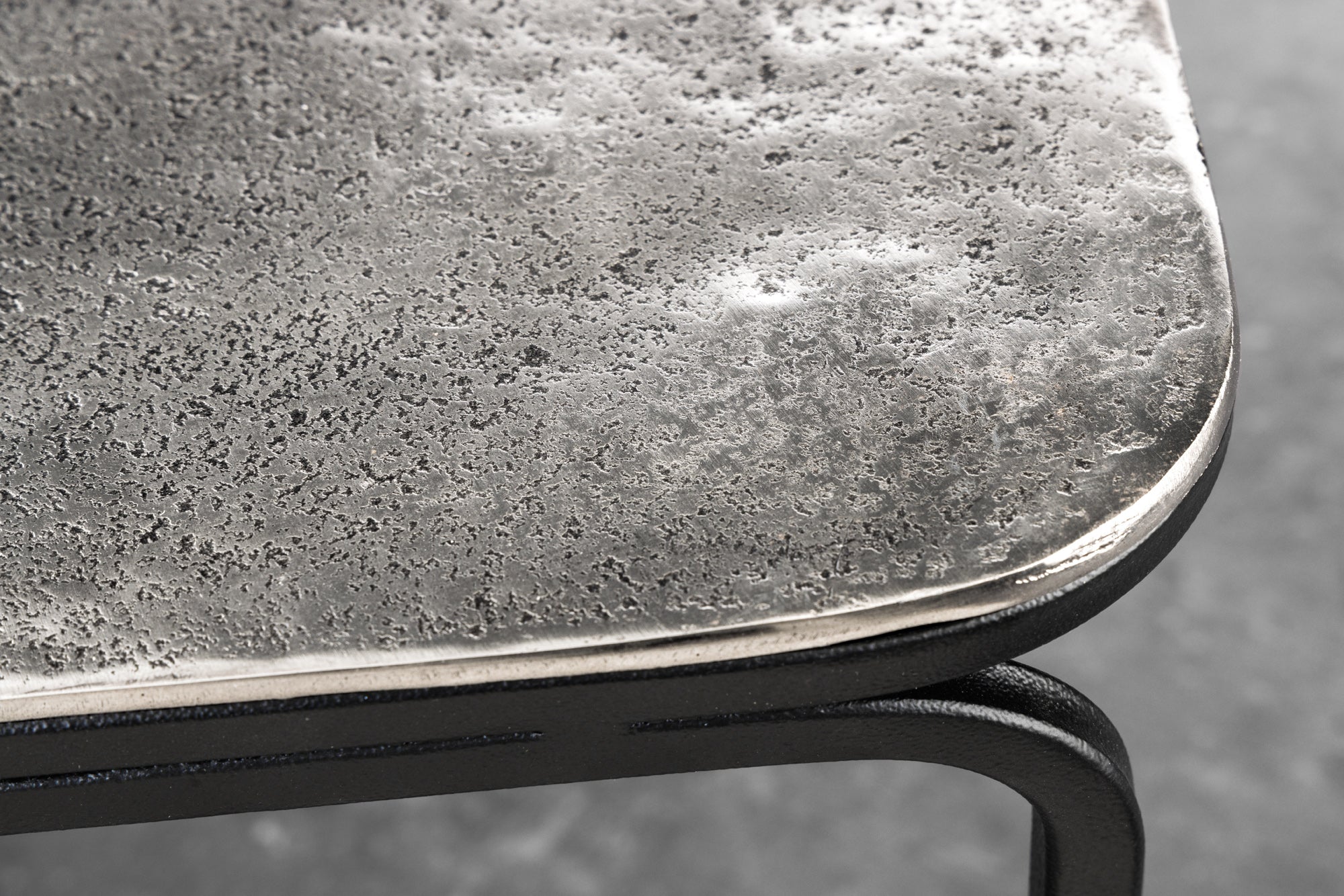 Lot de 2 tables basses ABSTRACT 60cm métal doré argent noir fait main