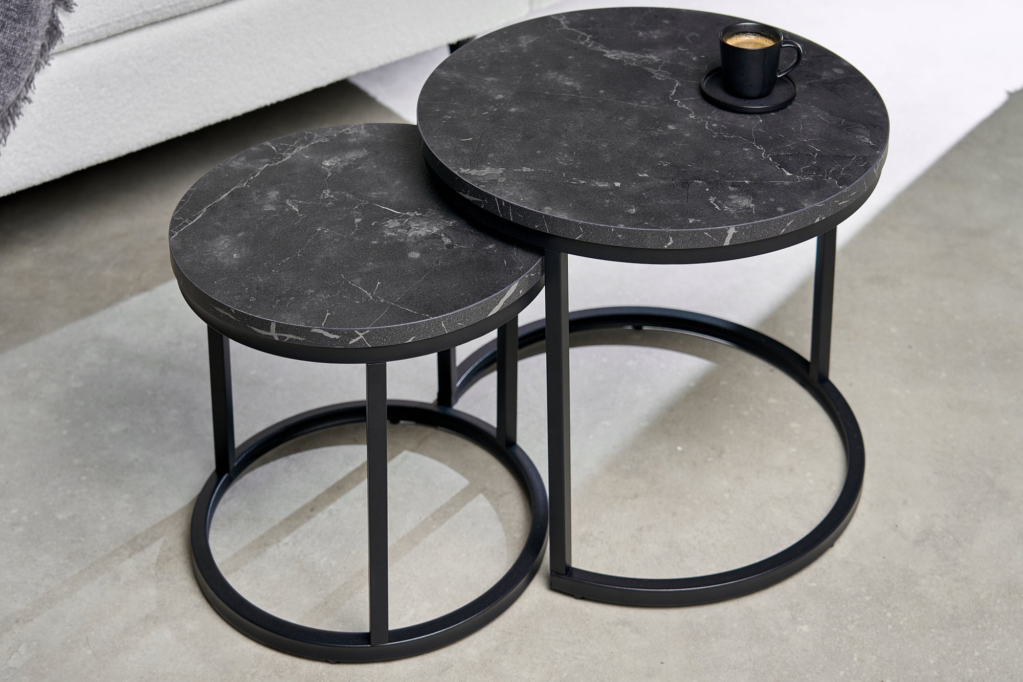 Lote de 2 mesas auxiliares ELEGANCE 45cm de mármol negro con estructura redonda de metal