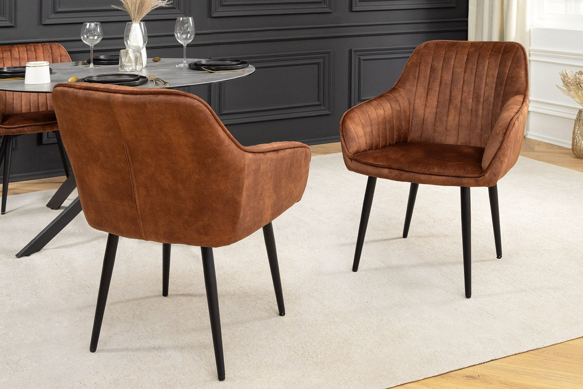 Lot de 2x Chaise design TURIN rouille brun velours avec surpiqûre décorative et accoudoir métal noir