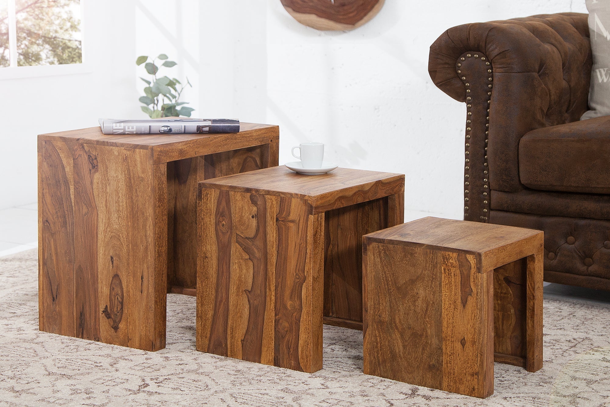 Lot de 3 tables d’appoint en bois massif MAKASSAR 45cm finition pierre Sesham marron grain