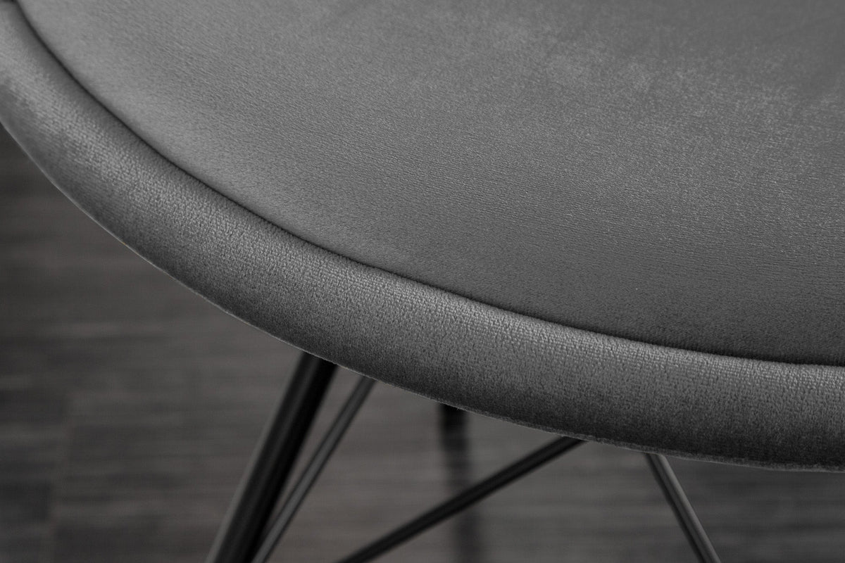 Lot de 4x Design chaise SCANDINAVIA MEISTERSTÜCK gris velours pieds métalliques noirs