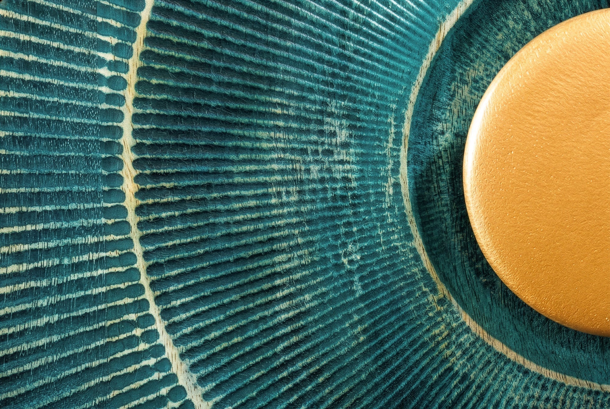 Massif meuble TV GOLDEN SUNSET 180 cm turquoise sculptures 3D dorées en bois de mangue et métal