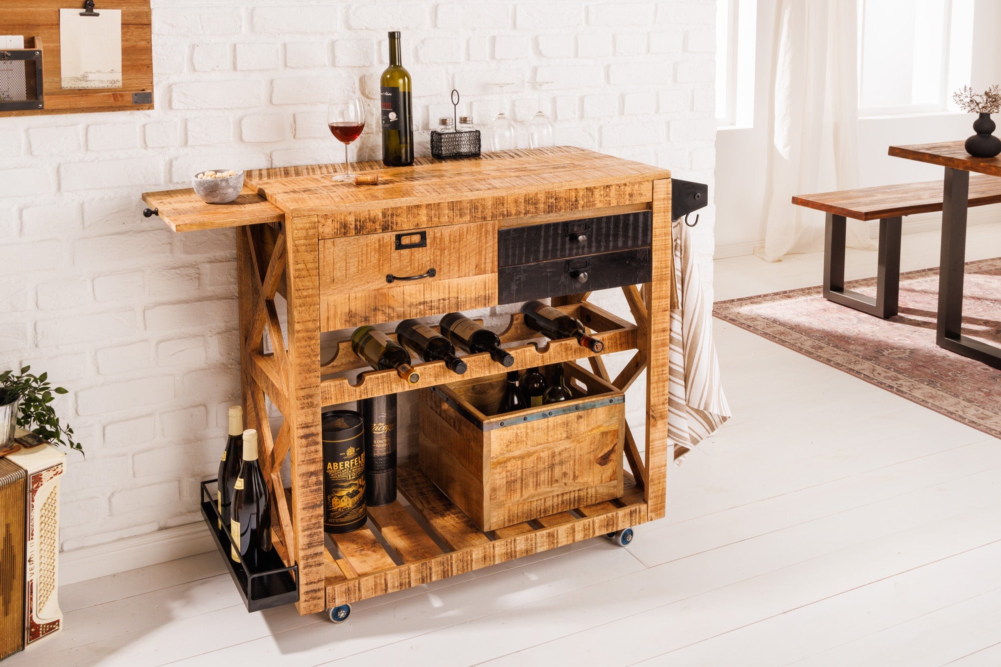 Meuble bar industriel BODEGA Chariot de service en manguier 86cm avec casier à bouteilles et suspension
