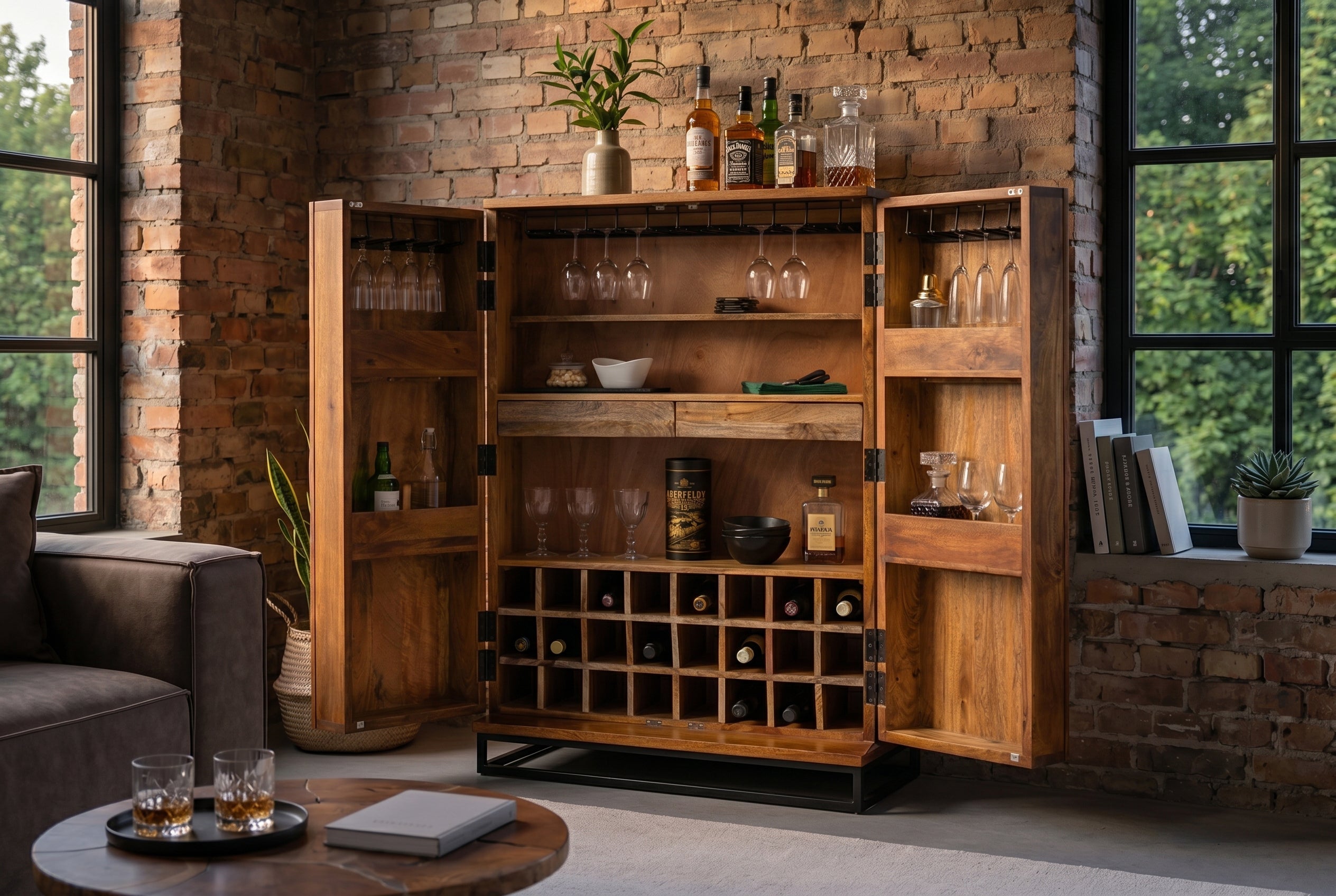 Meuble bar massif SCORPION 141cm en bois de manguier marron avec sculptures 3D élaborées