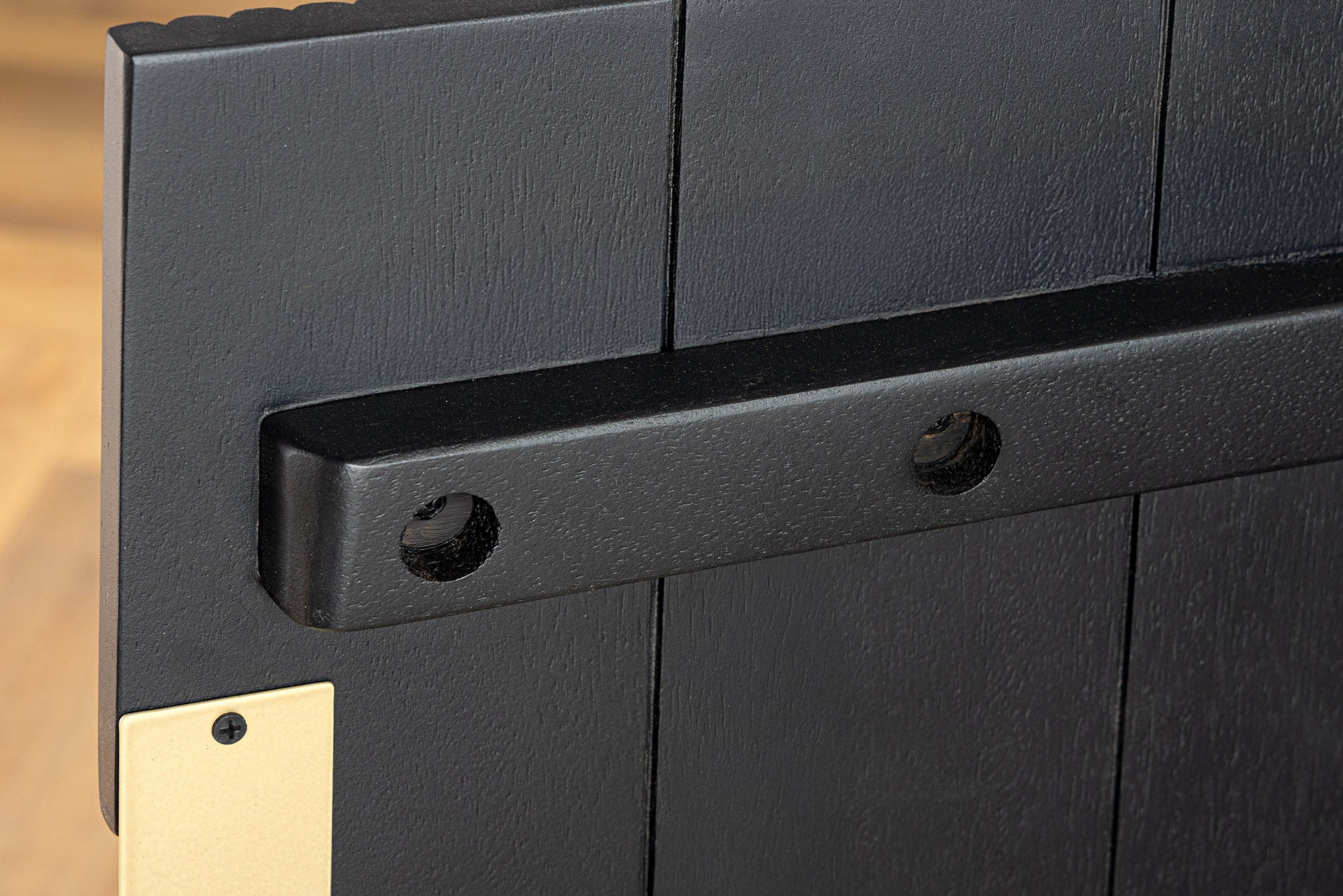 Meuble TV massif GATSBY 160cm meuble bas rétro en manguier noir doré