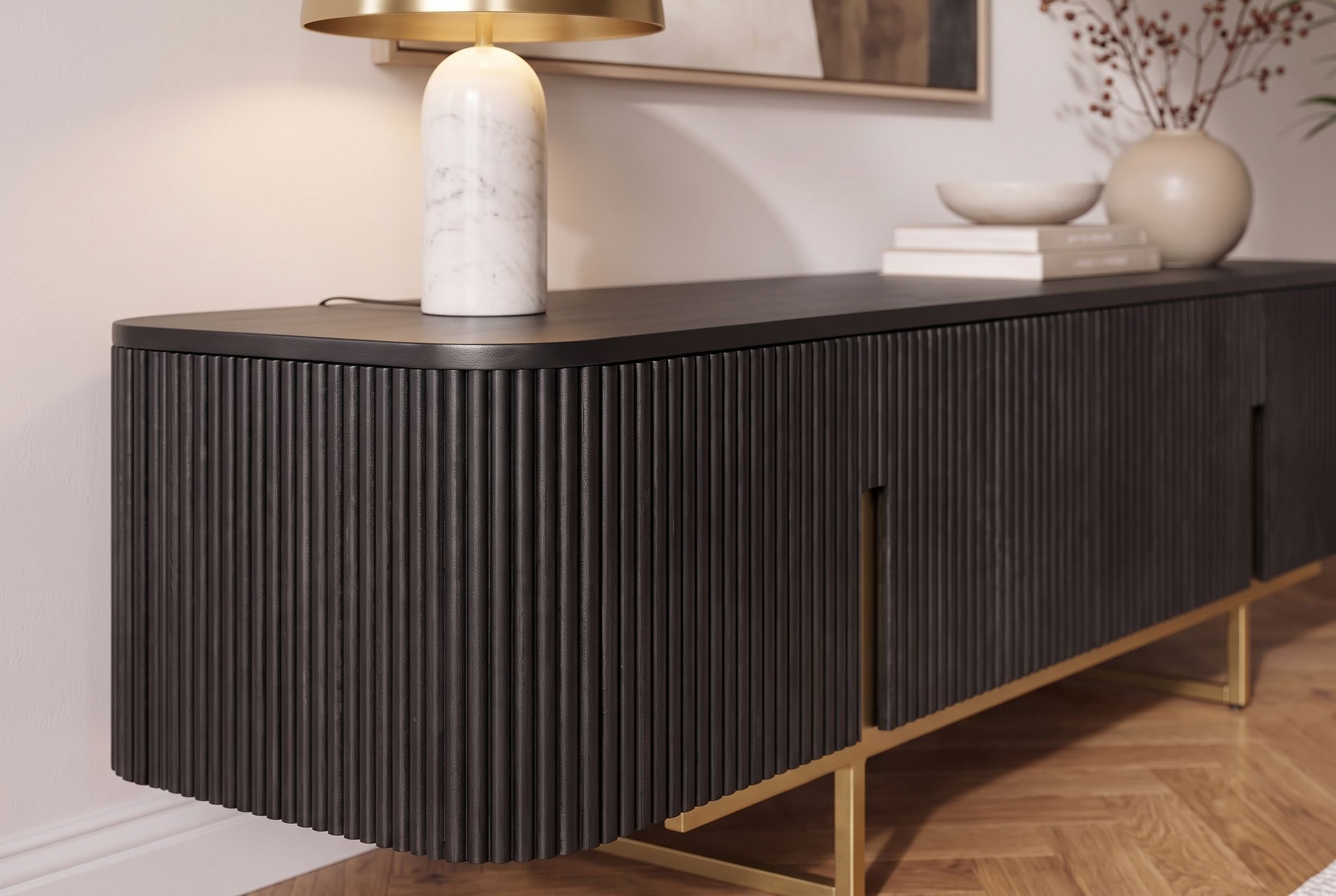 Meuble TV massif GATSBY 160cm meuble bas rétro en manguier noir doré