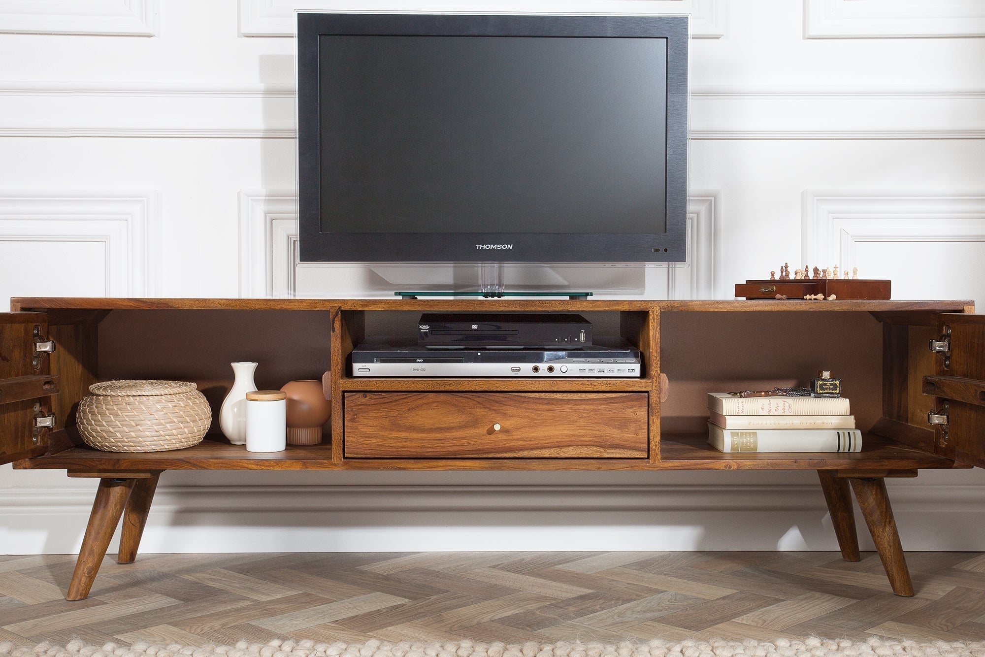 Meuble TV massif MYSTIC LIVING 140cm bois massif Sheesham marron finition pierre façade 3D