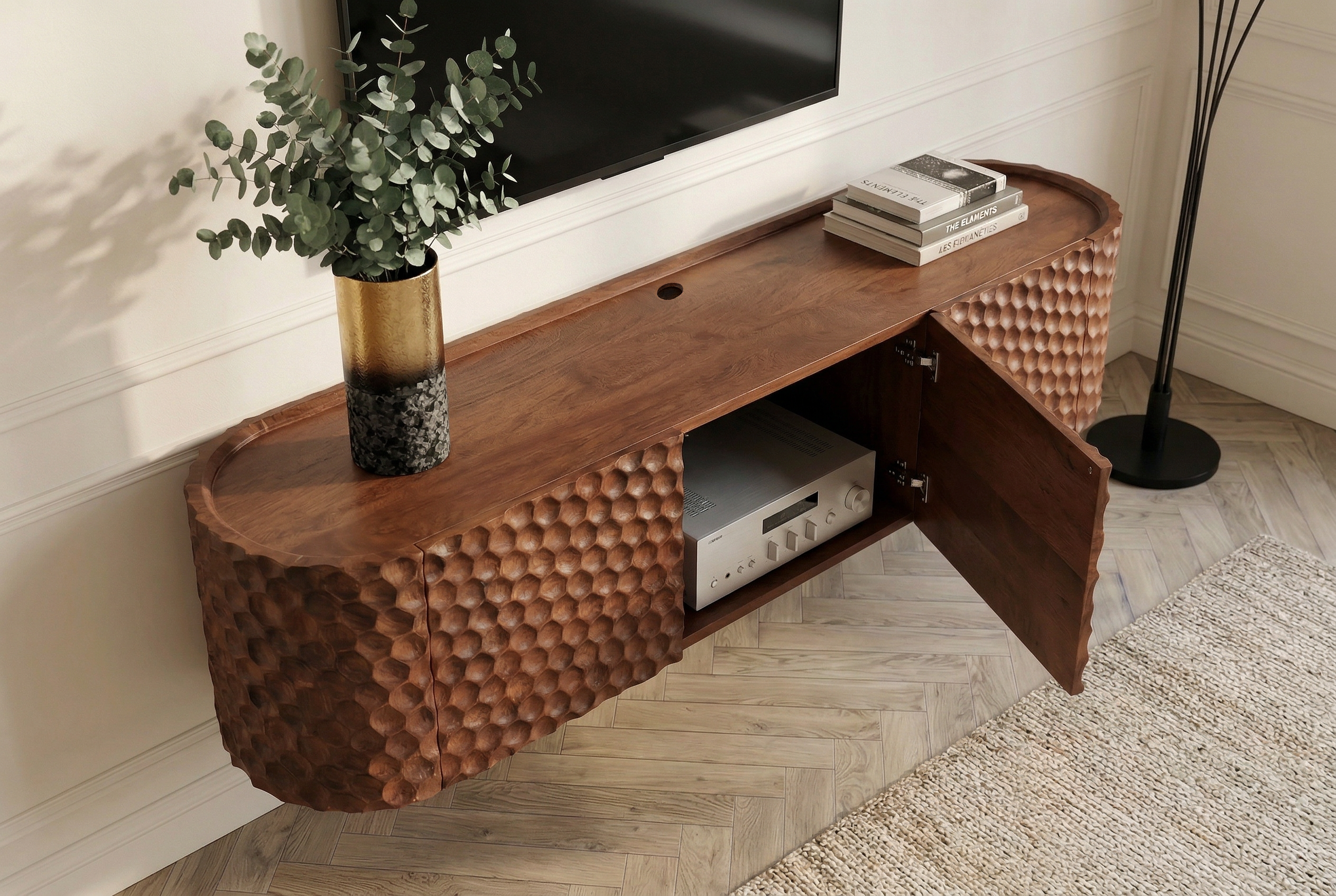 Meuble TV suspendu ADLON 160cm en manguier marron, façade 3D massive en structure nid d’abeille