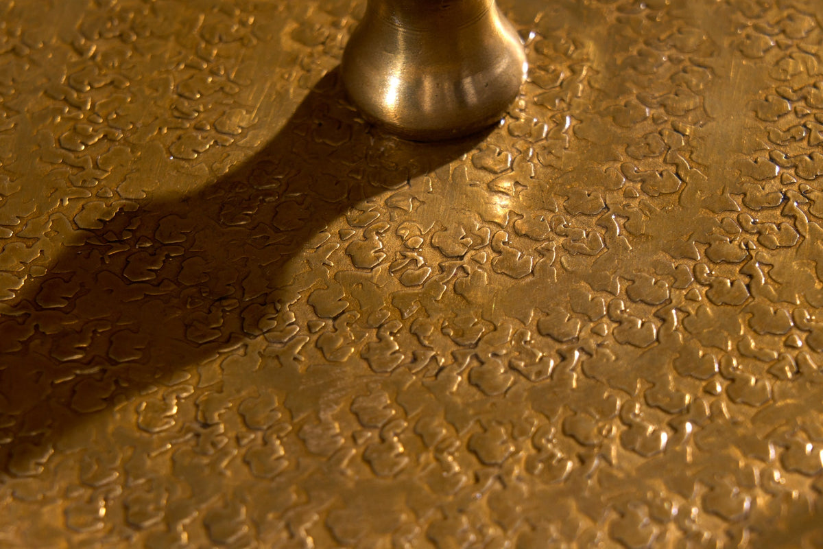 Présentoir à gâteaux design ORIENT 65cm doré finition marteau sauvage à trois niveaux