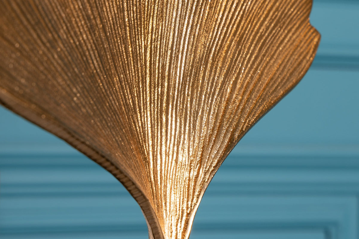 Sculpture décorative FEUILLE DE GINKGO 44cm en métal doré fait main avec socle en marbre