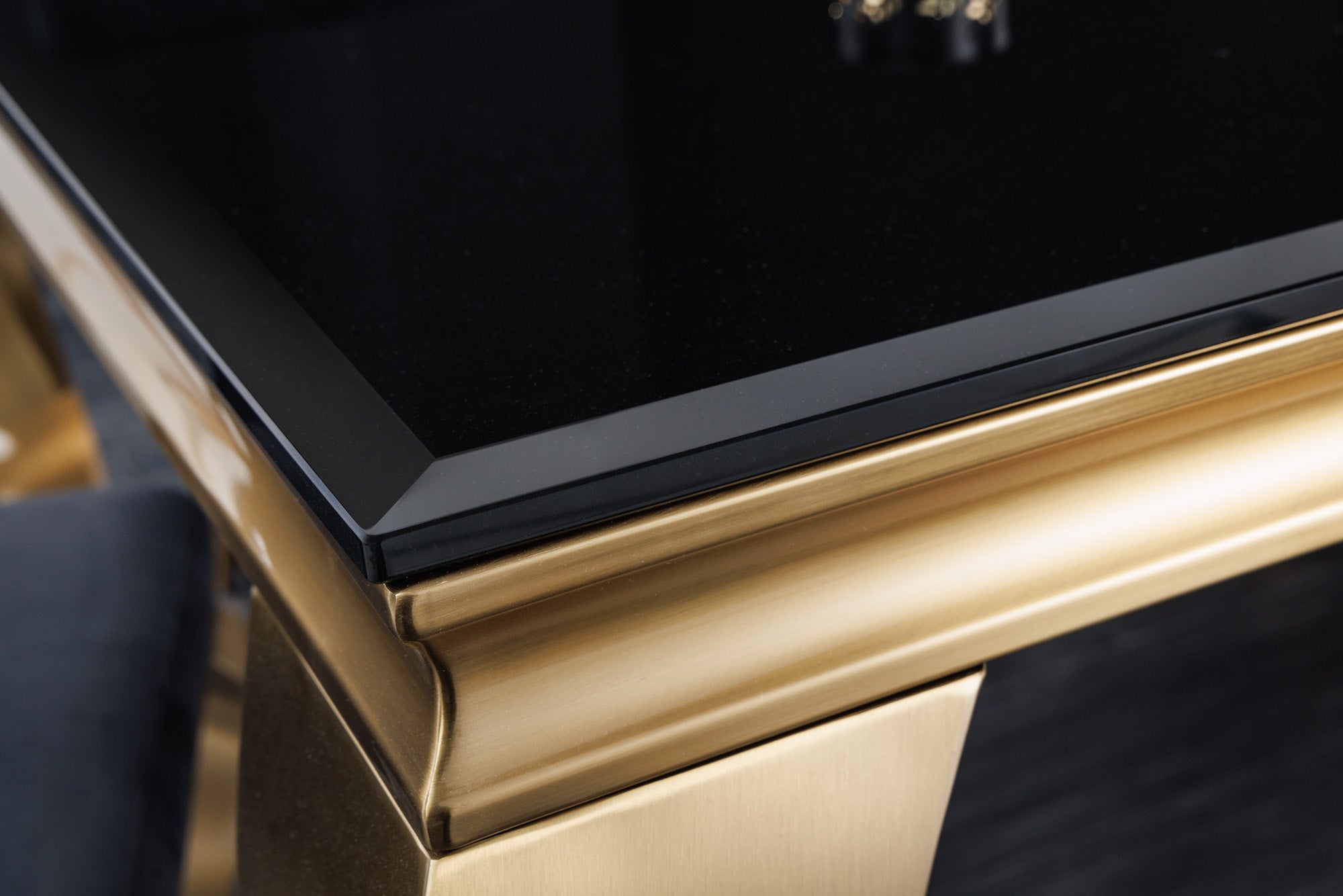 Mesa de comedor elegante y moderna de estilo barroco, 200 cm, tablero de acero inoxidable negro y dorado, cristal opalino