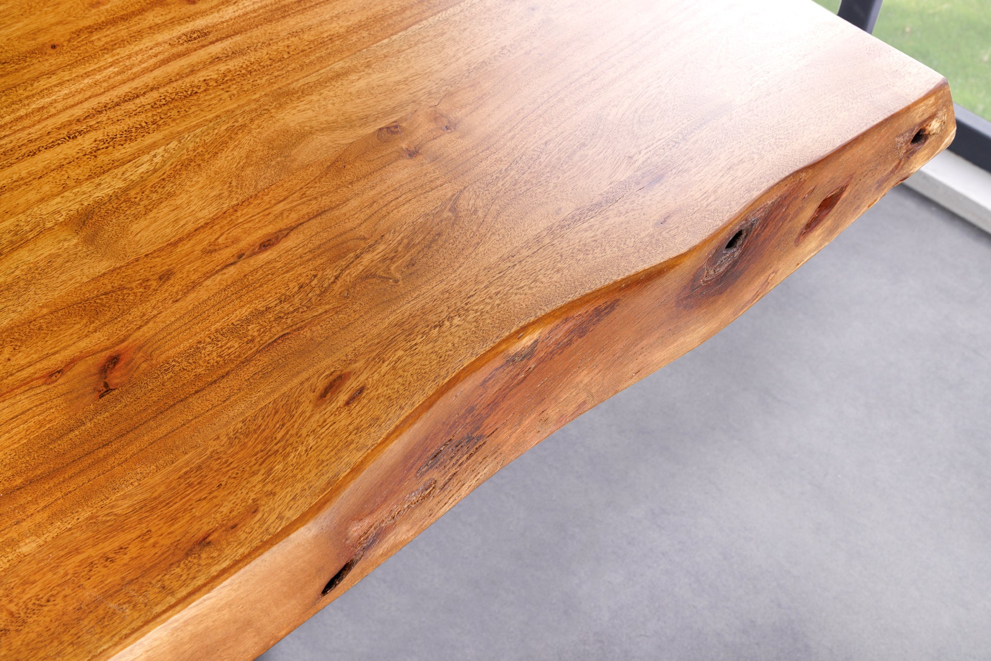 Mesa de comedor de madera maciza MAMMUT 200 cm marco en forma de X de acacia borde de metal negro tablero 5 cm