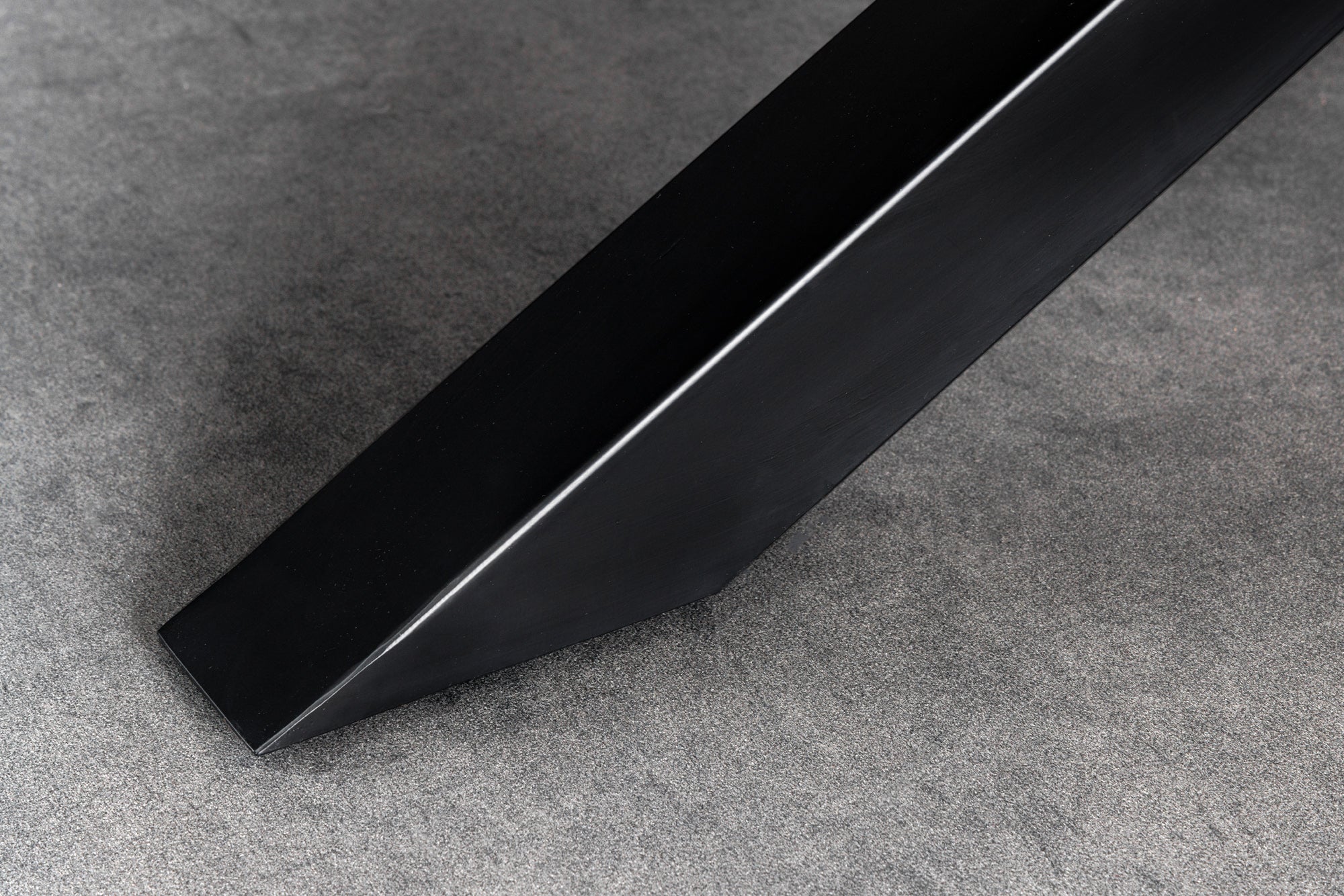 Mesa de comedor de madera maciza MAMMUT 200cm negro acacia tapa de metal borde 5cm