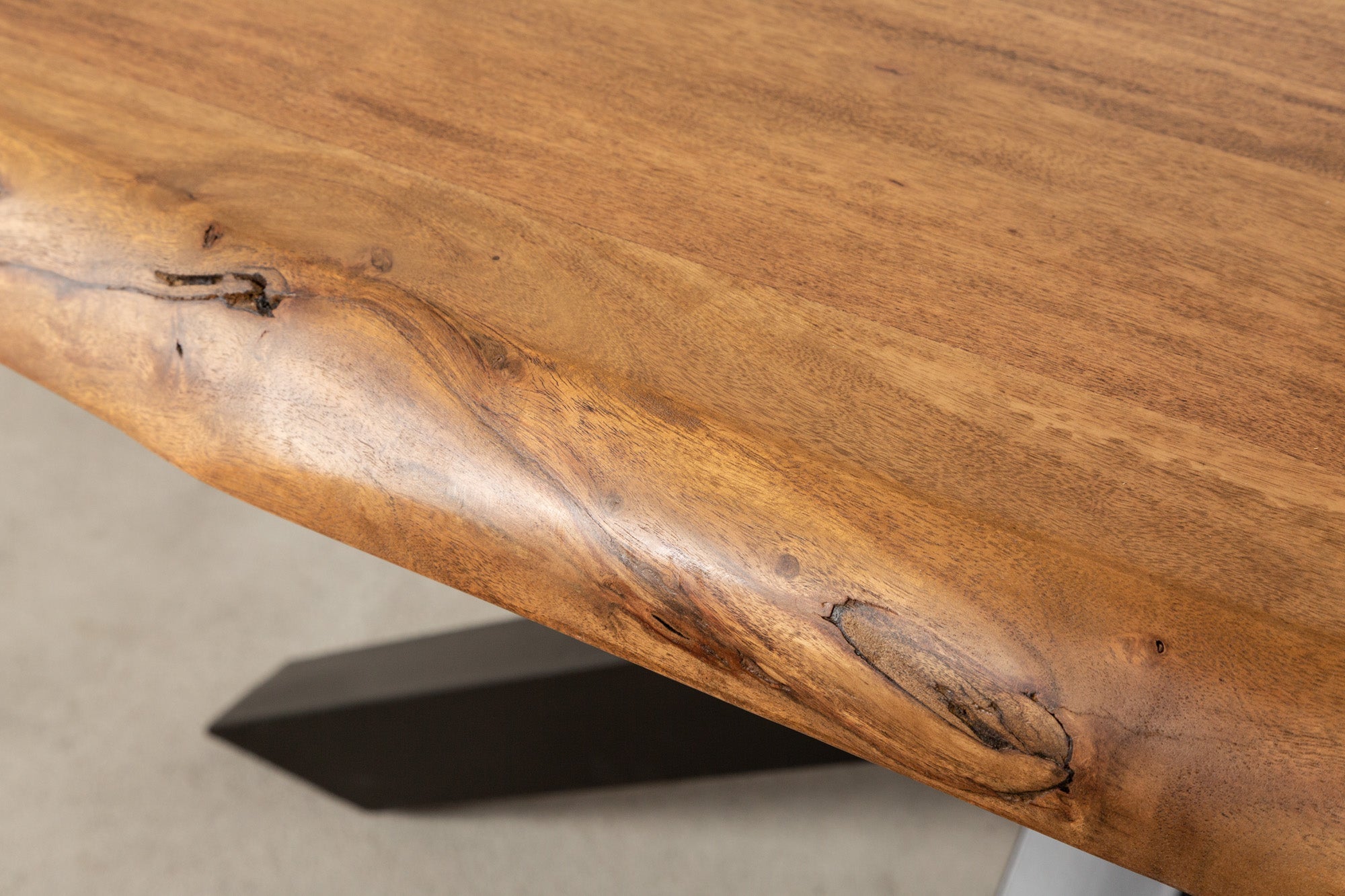 Mesa de comedor de madera maciza MAMMUT NATURE 220cm acacia marco de metal negro árbol borde superior 6cm