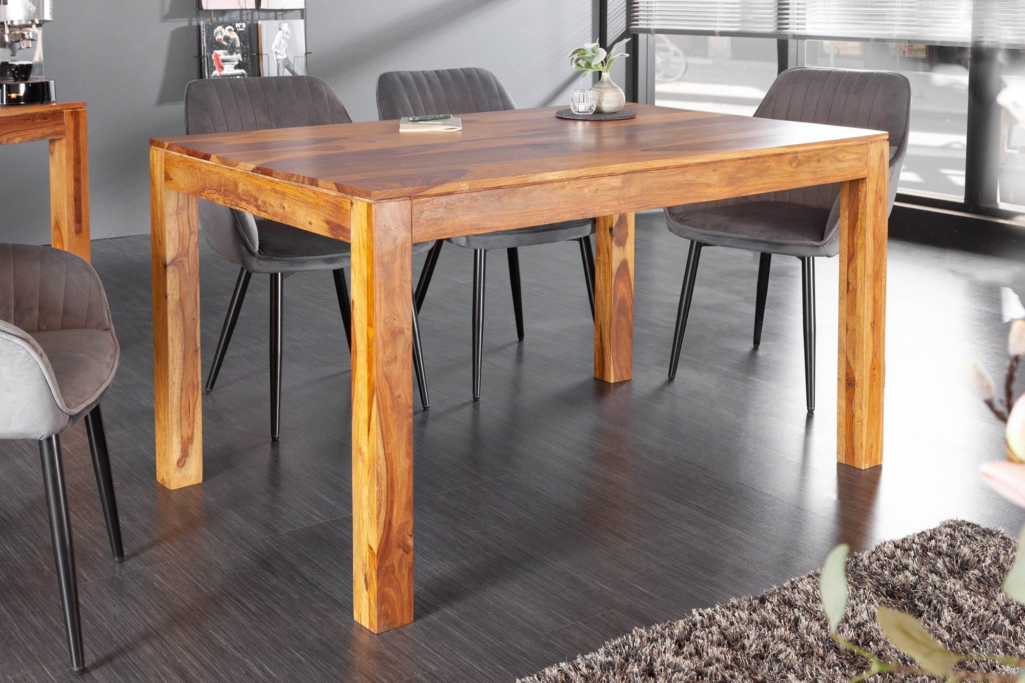 Table à manger en bois massif PURE 120cm bois de Sesham marron finition pierre grain unique