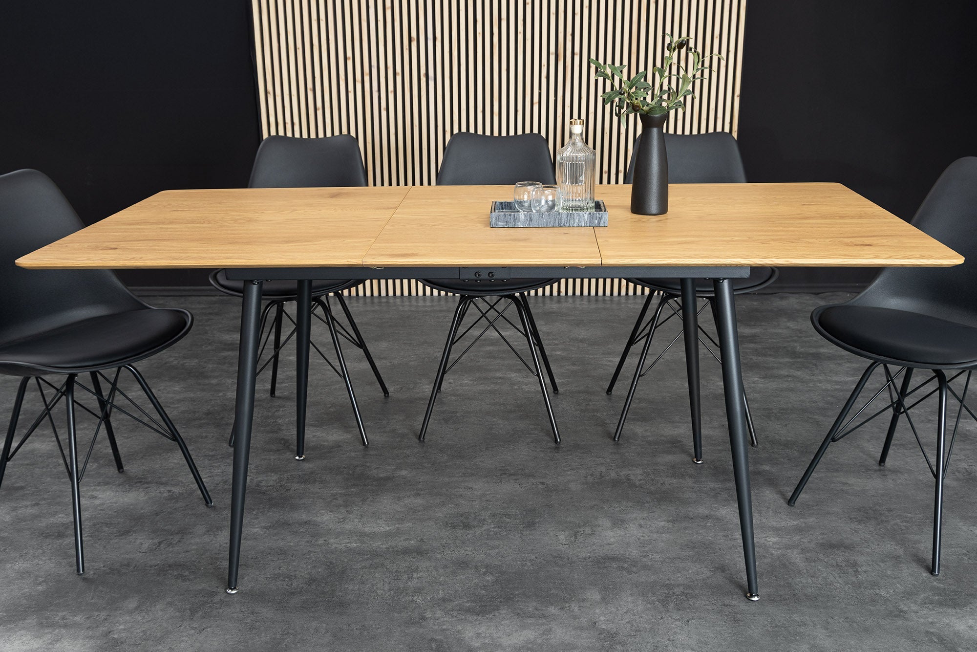 Table à manger extensible APARTMENT 120-160cm chêne sauvage naturel structure métal noir
