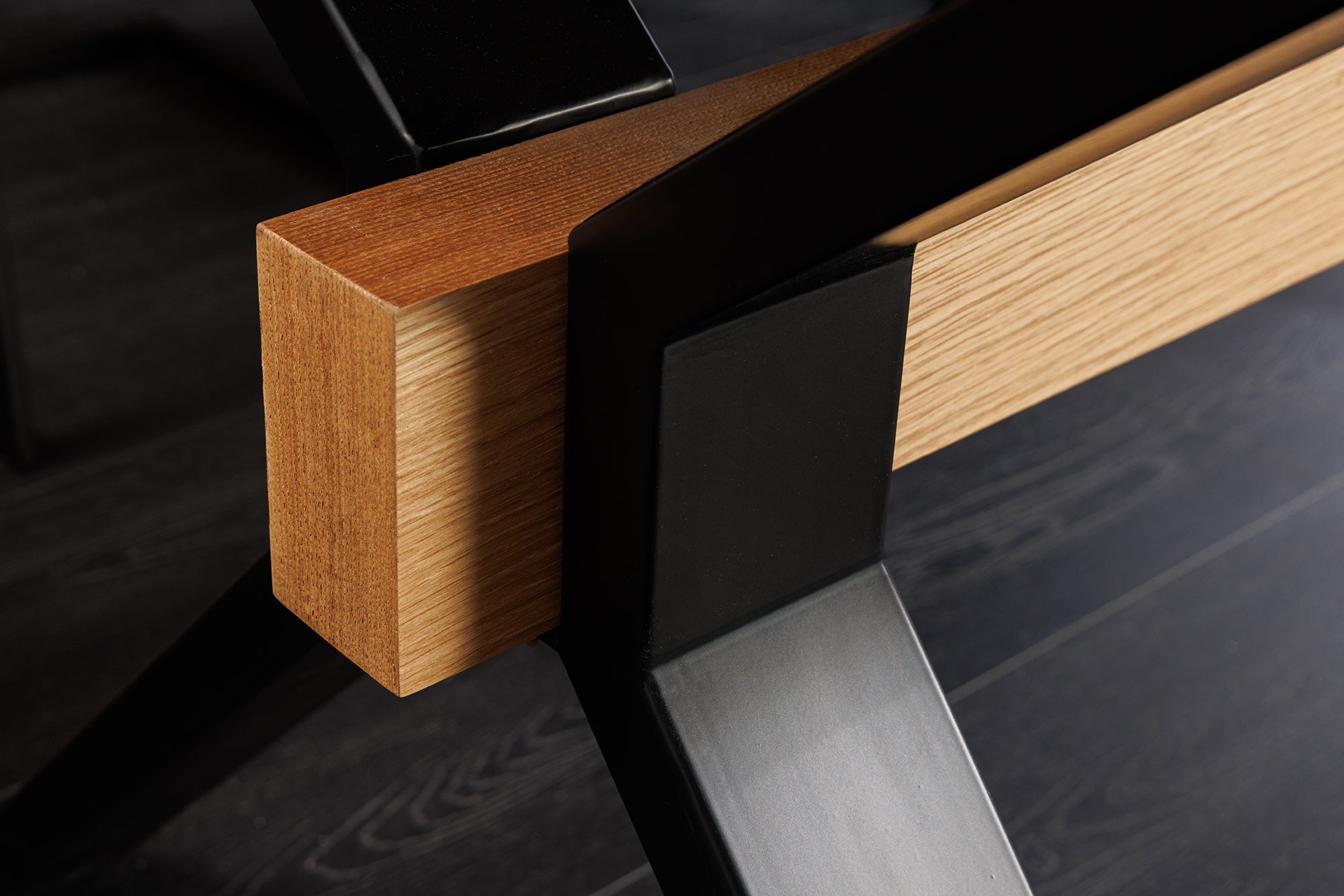 Table à manger extensible GIANT 180-300cm chêne naturel métal noir structure en X